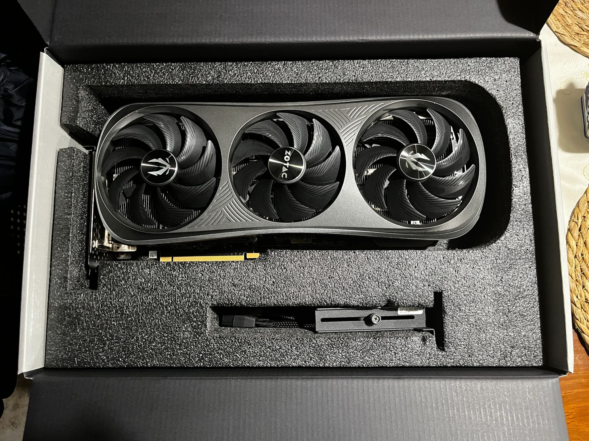 ZOTAC GAMING GeForce RTX 4090 Trinity OC DLSS 3 24GB GDDR6X 384-bit 21 Gbps PCIE 4.0 GPU