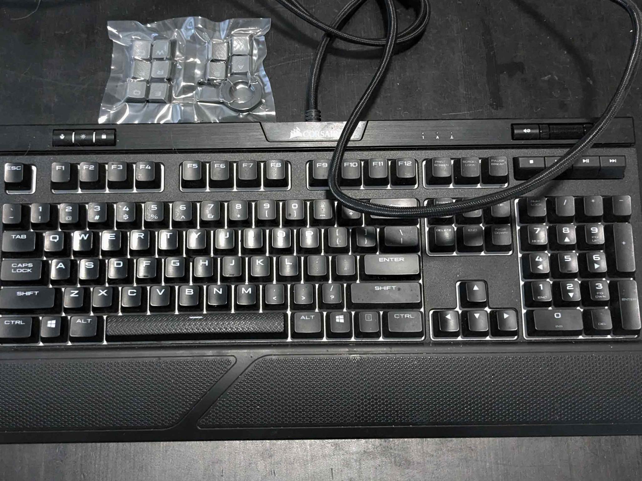 Corsair STRAFE RGB MK.2 Mechanical Gaming Keyboard CHERRY MX Red Switches + Extras