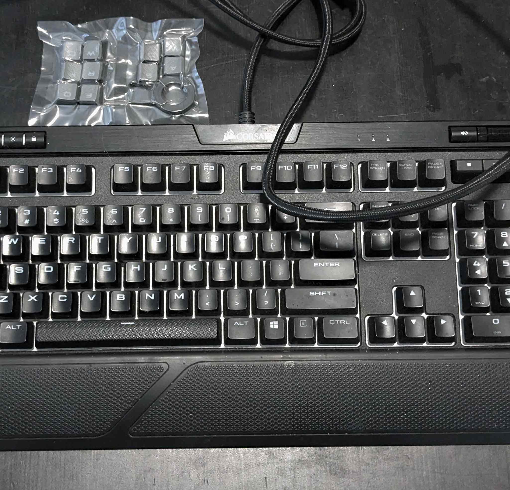 Corsair STRAFE RGB MK.2 Mechanical Gaming Keyboard CHERRY MX Red Switches + Extras