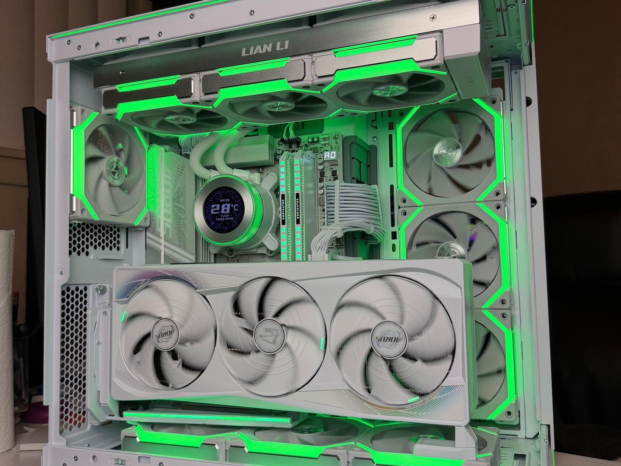 New! Gaming PC - Nvidia Aorus Master 5090 - Ryzen 7 9800x3d - 64 Gb RAM DDR5 - 2TB SSD