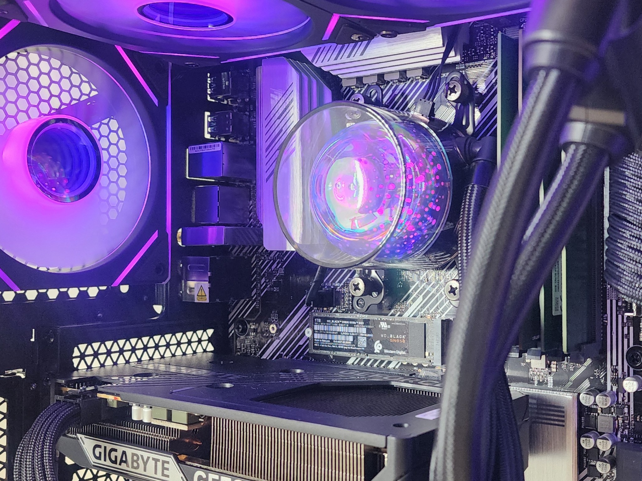 Gaming PC Ryzen 7 5700X 16GB RAM 1TB SSD RTX 5060 8GB Windows 11