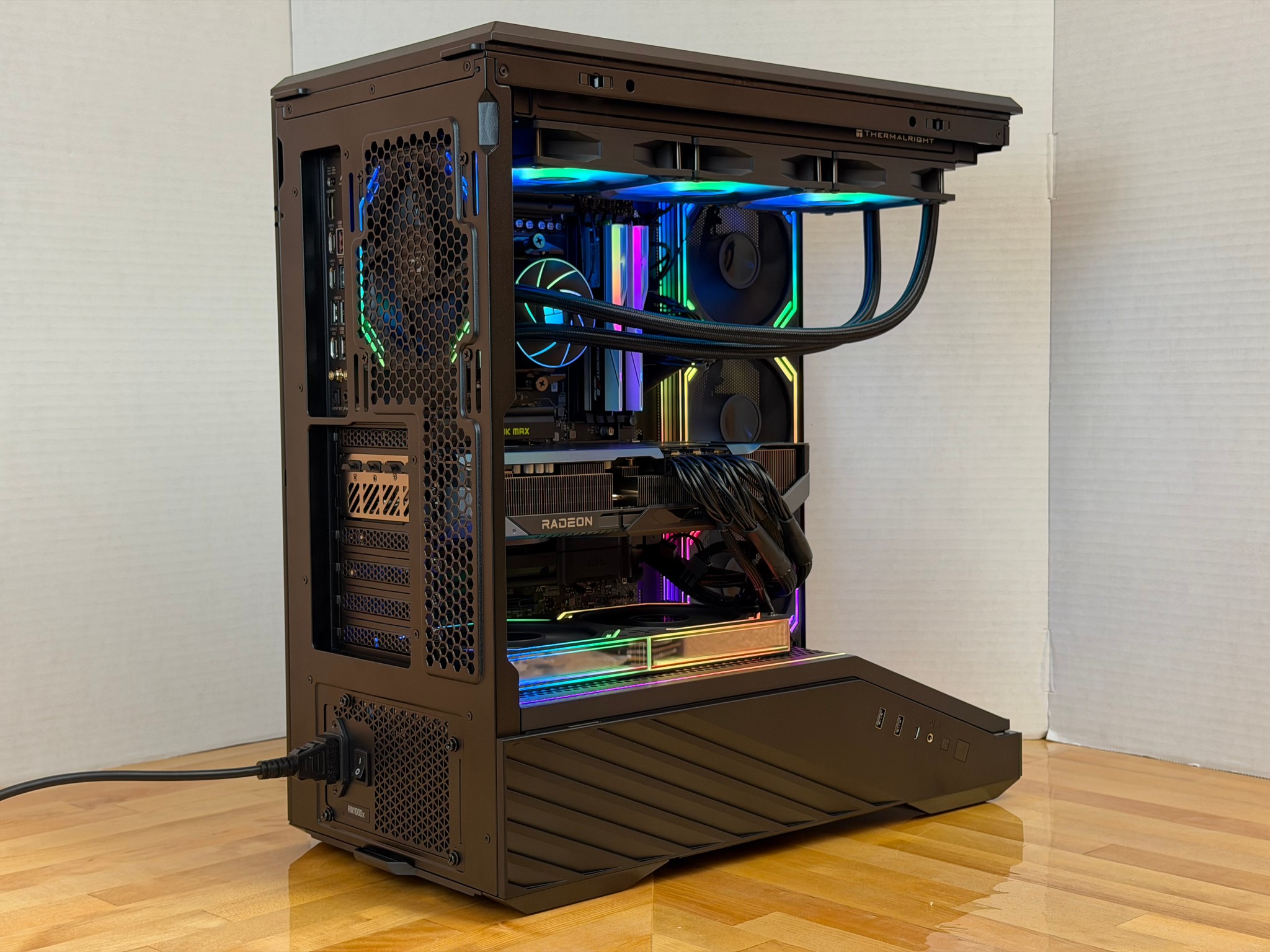 High-End Gaming PC – Ryzen 7 9800X3D | RX 9070 XT 16GB | 32GB DDR5 | 2TB 990 Pro