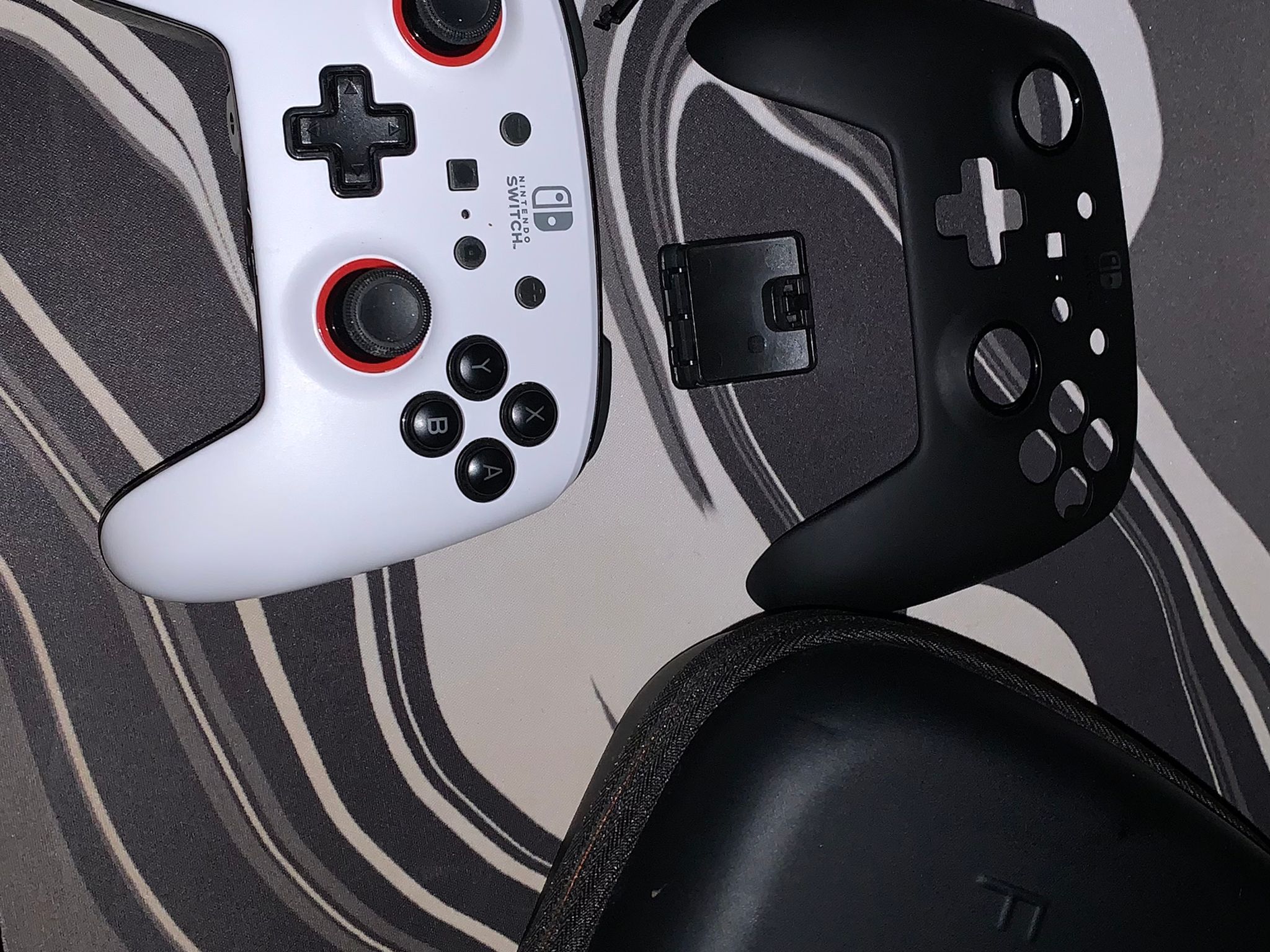 Nintendo switch bundle!!!! Comes with games and a Nintendo switch controller!!