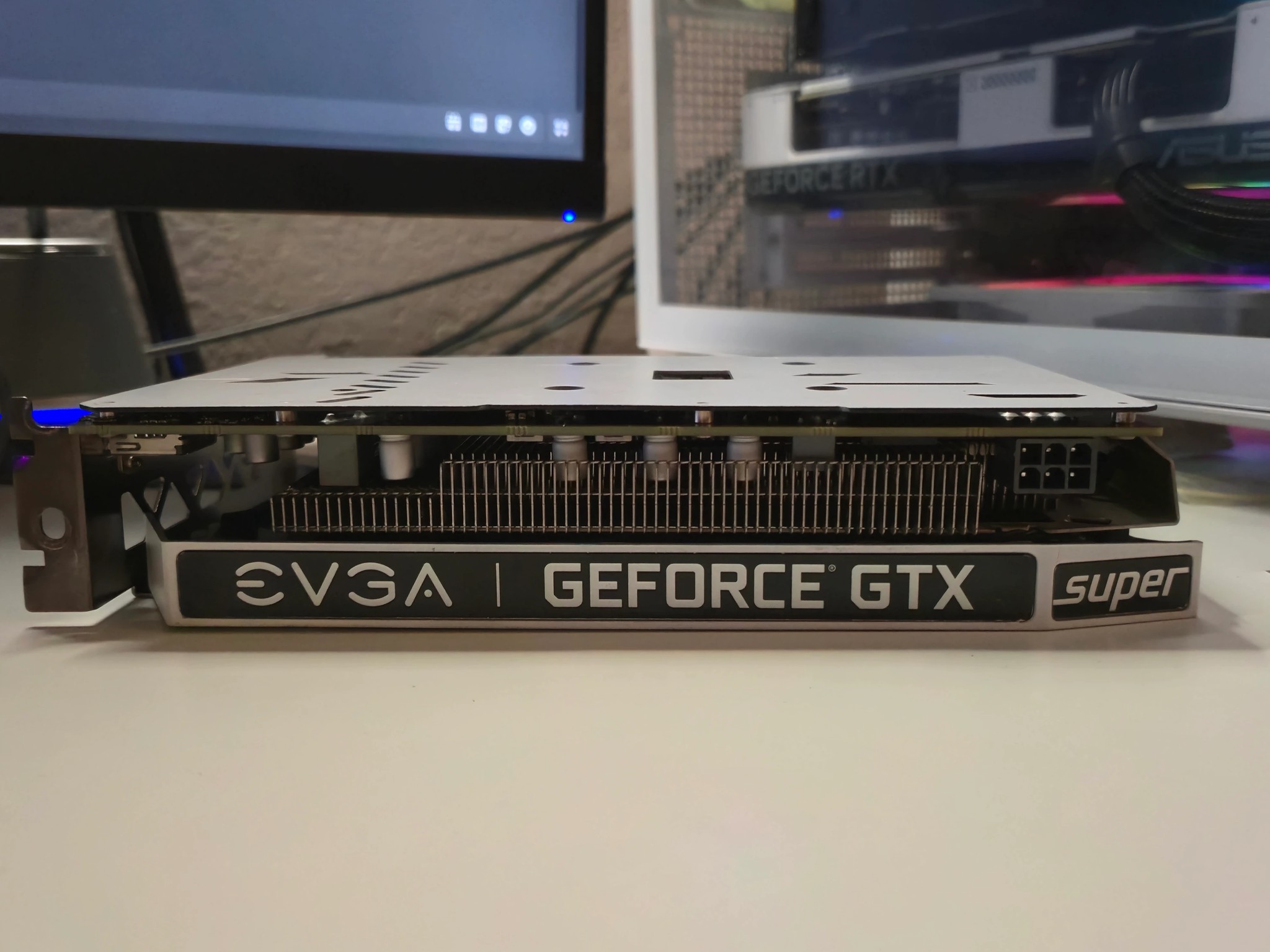 White GTX 1650 SUPER 4GB