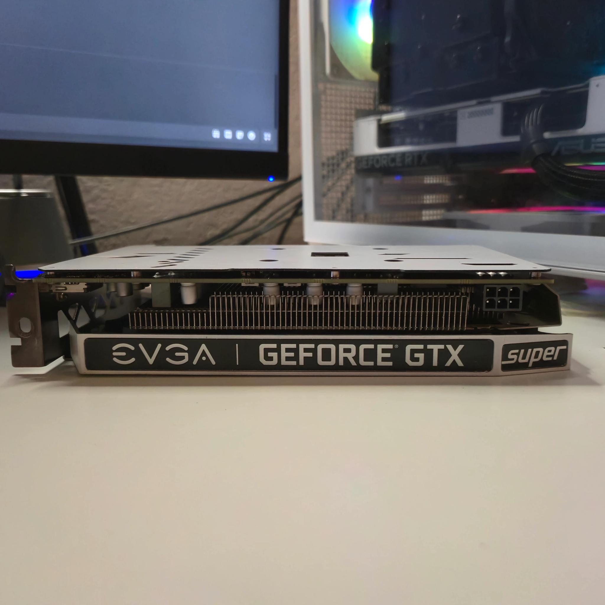 White GTX 1650 SUPER 4GB
