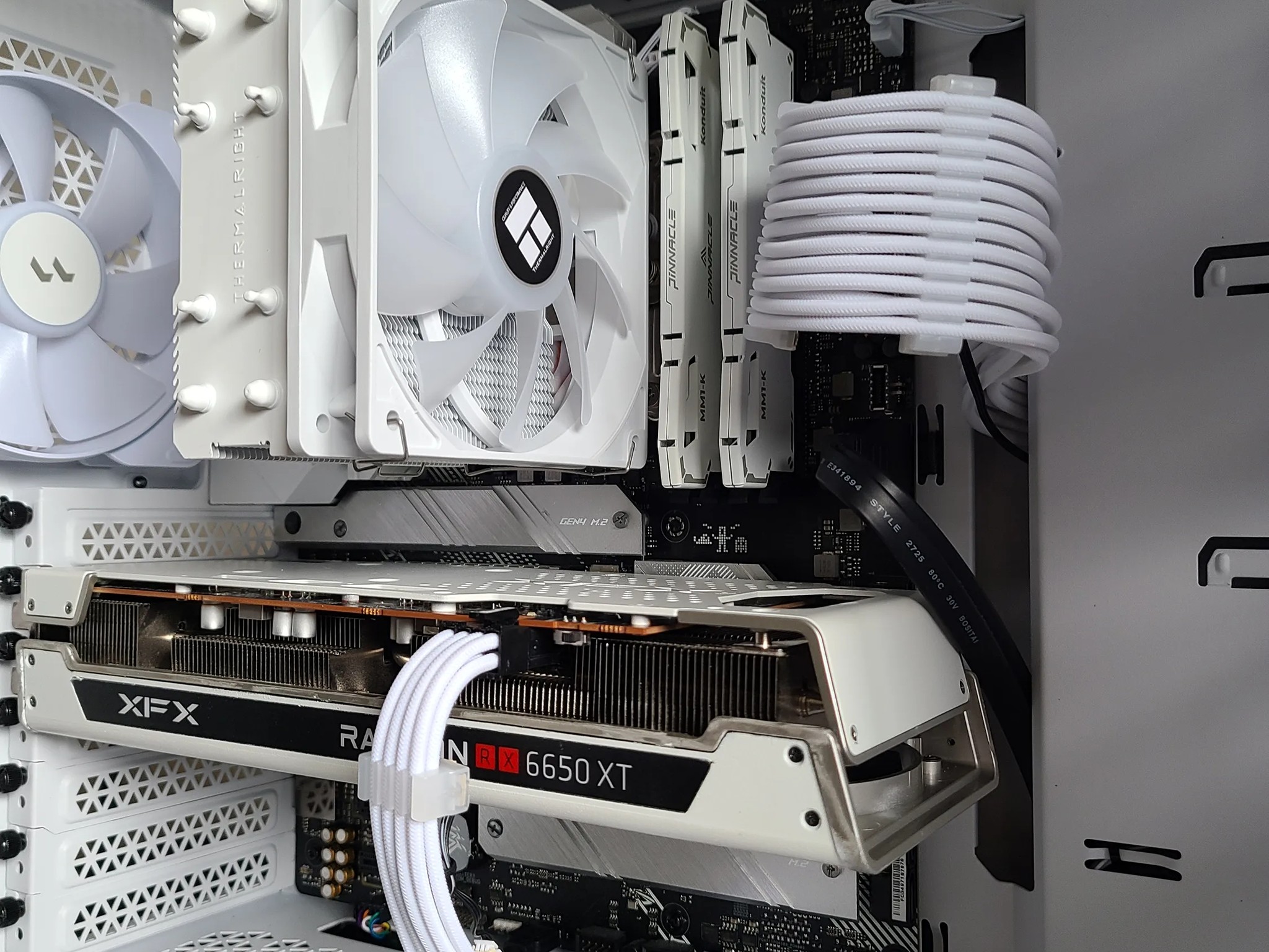 RX 6650 XT | Intel i5 11600K | 1TB Gen4 NVME | 32GB 3200MHz RAM