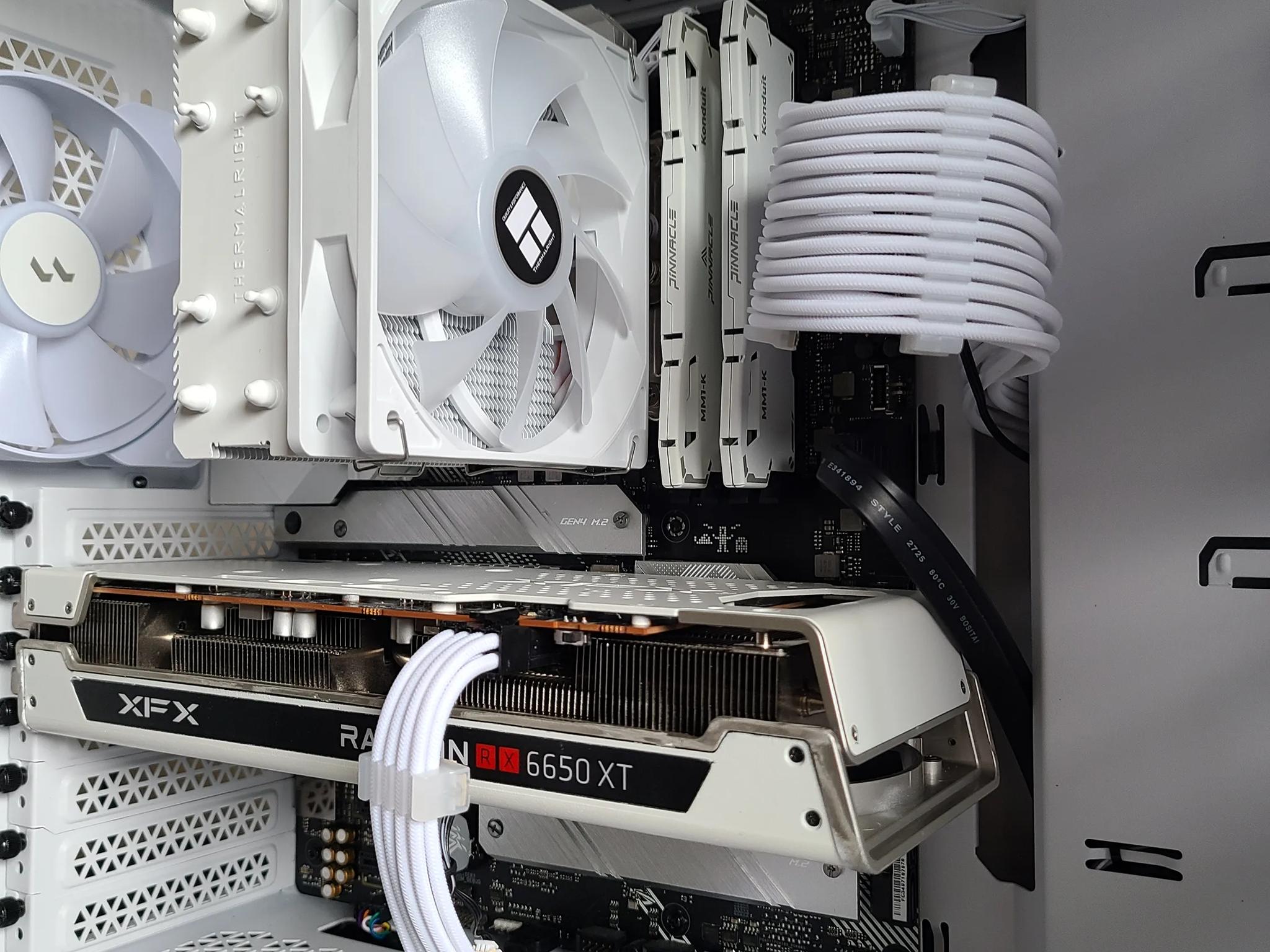 RX 6650 XT | Intel i5 11600K | 1TB Gen4 NVME | 32GB 3200MHz RAM