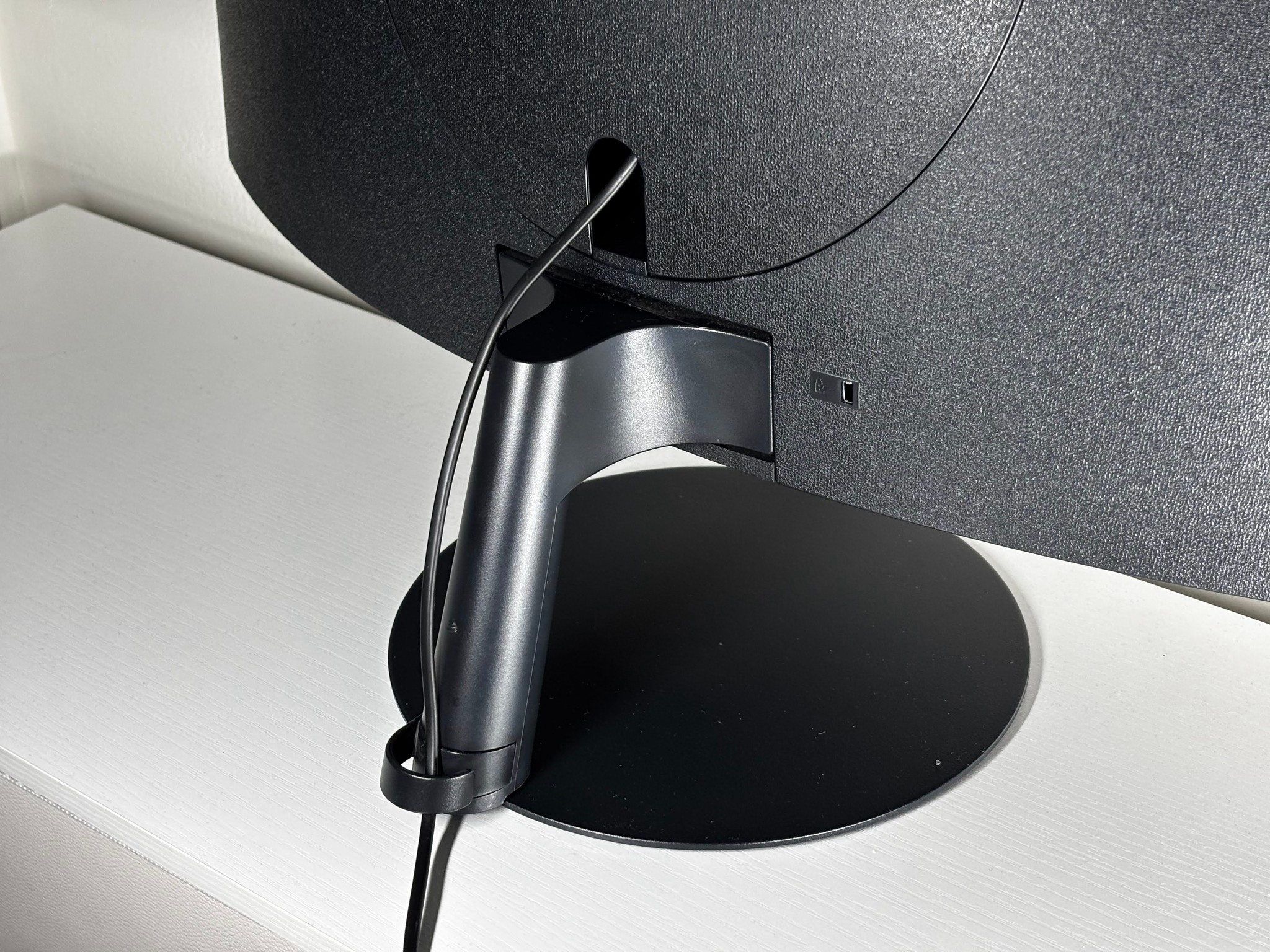Samsung 27" Curved Monitor - 1080p, 75Hz, with Free-Sync. Includes Power Cable and Detachable Stand.