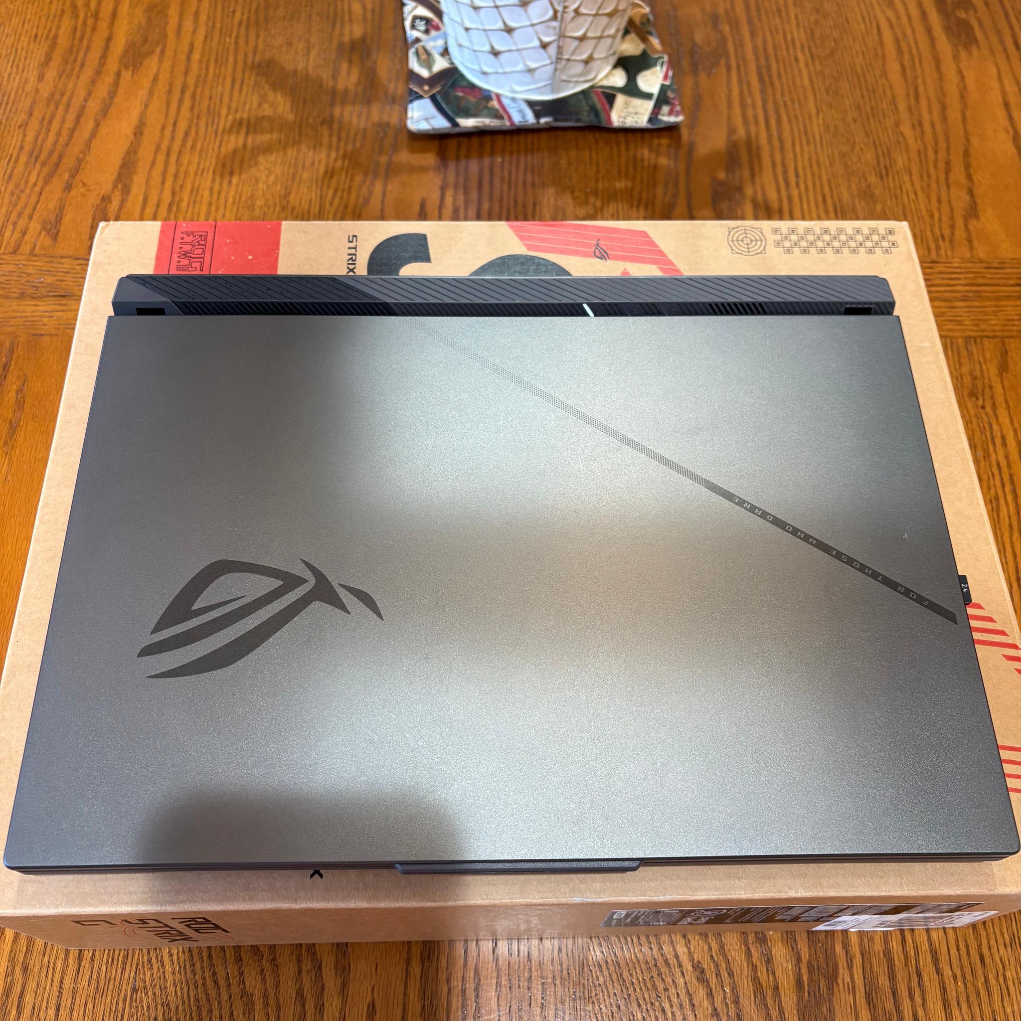 ROG STRIX G16 W/ BOX + MOUSE | 2.5K 240HZ | RTX 5070 TI | Ryzen 9 9955HX3D | 32GB DDR5 | 1TB STOARGE