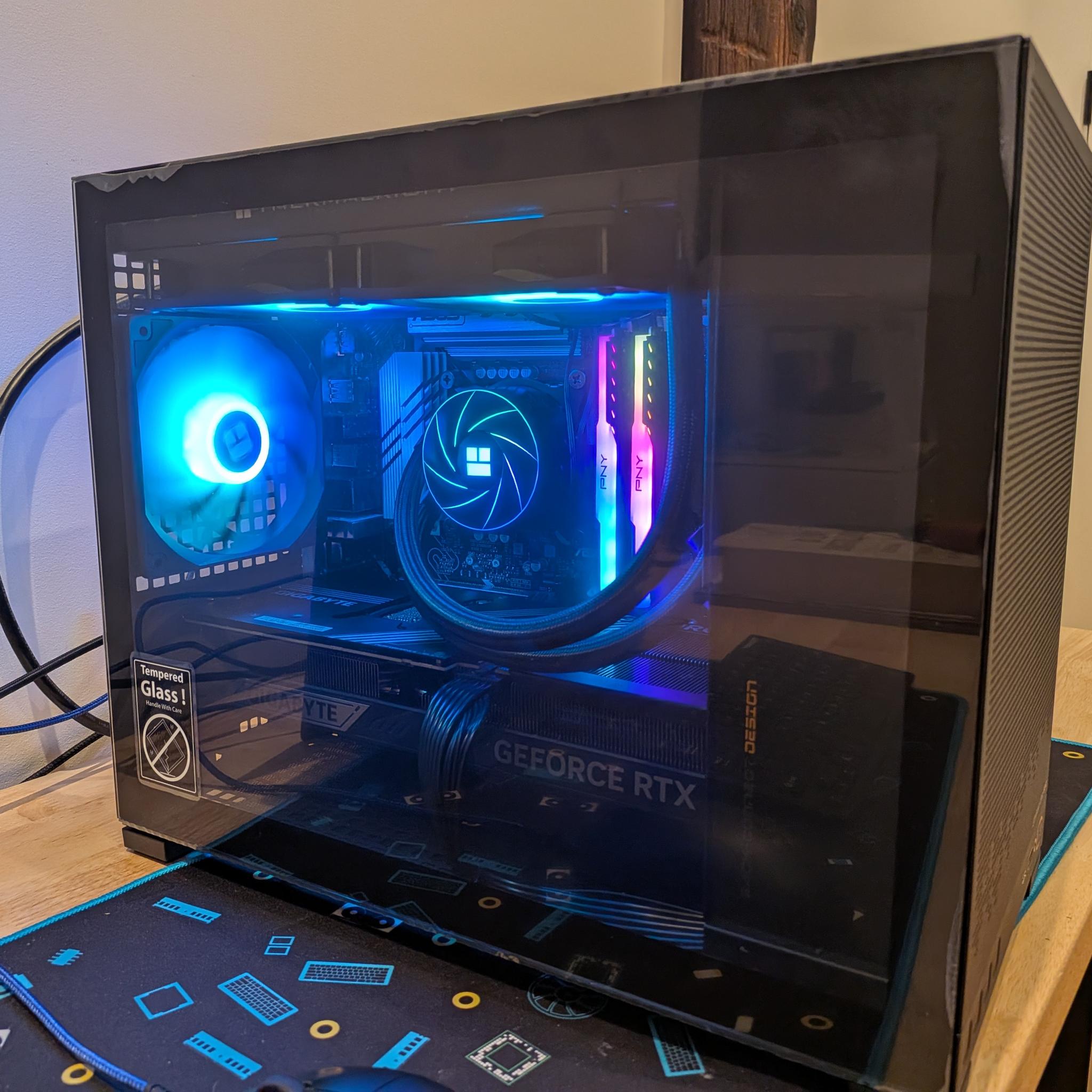 4K Powerhouse - RTX 5070 Ti, Core Ultra 7 265F, 32 GB DDR5, 1 TB Gen 4 NVME, Liquid Cooled, RGB