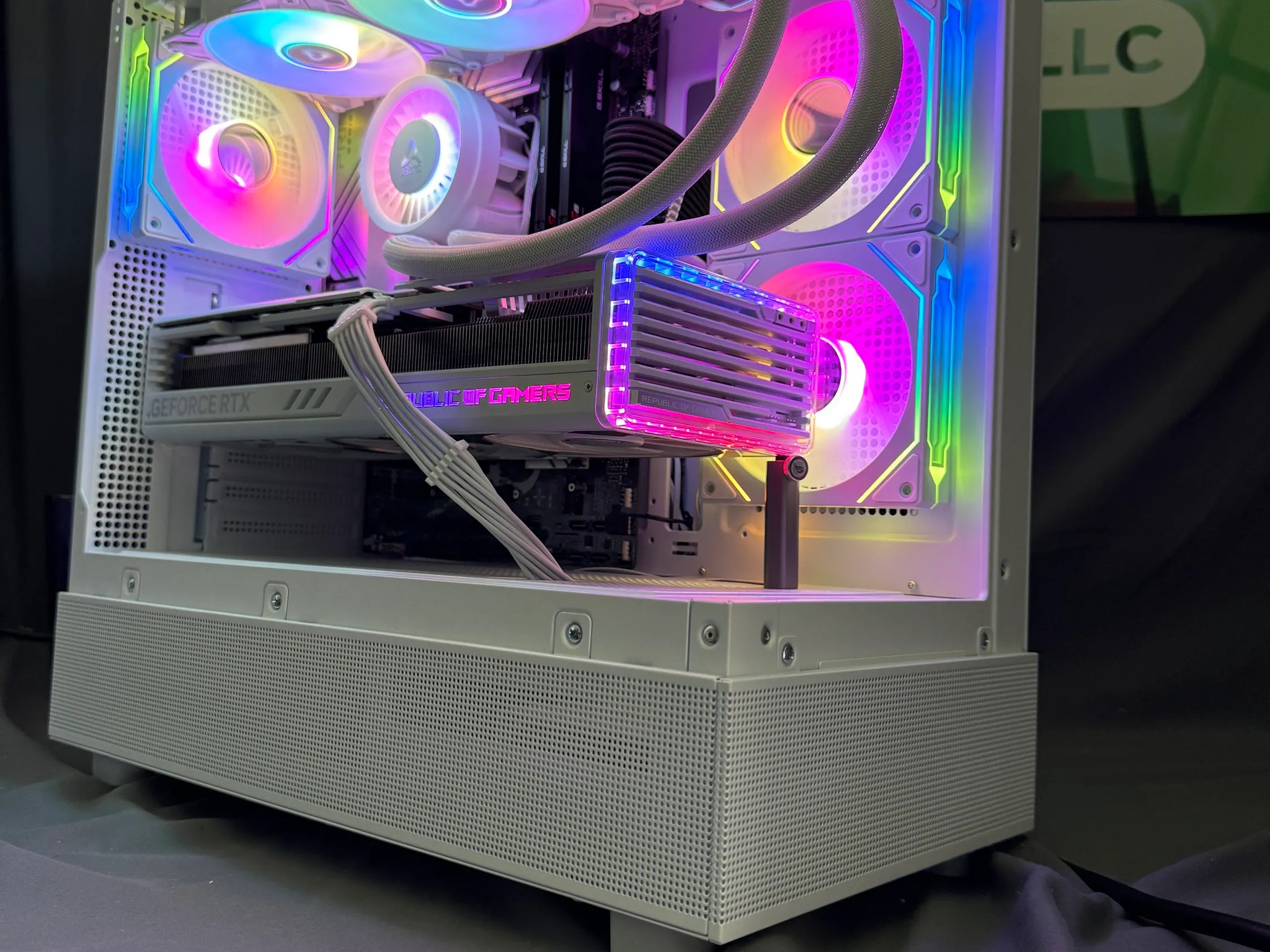 RTX 4090 Whiteout Gaming PC