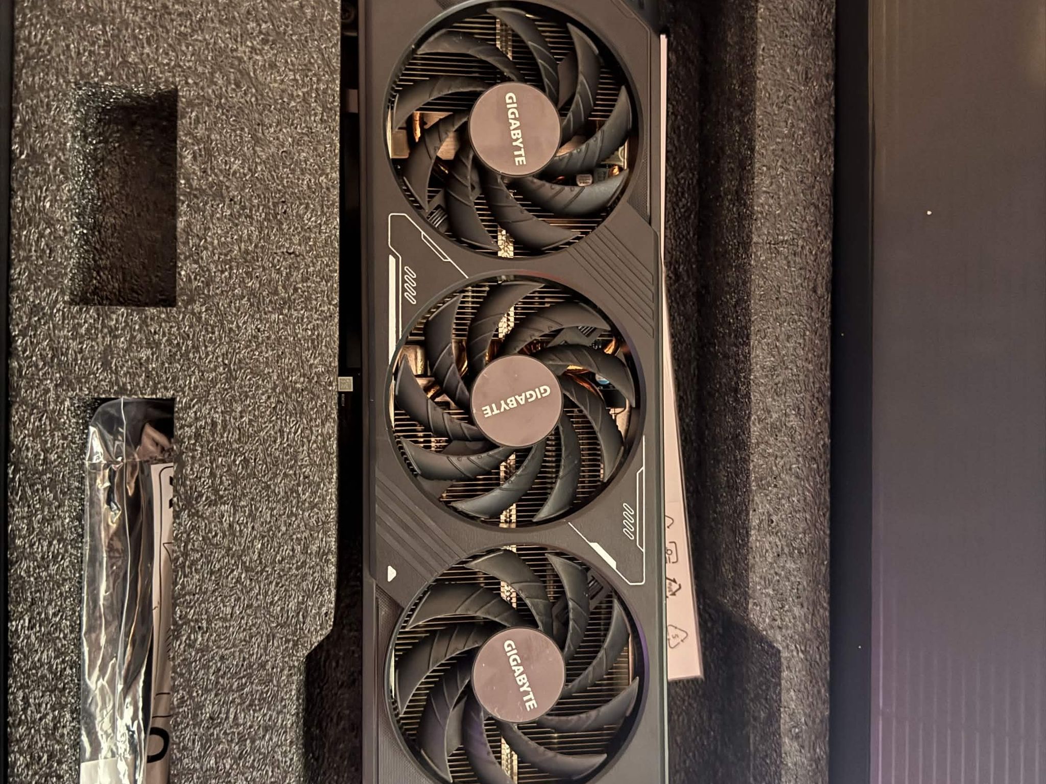GIGABYTE GeForce RTX 5070 WINDFORCE OC SFF 12G