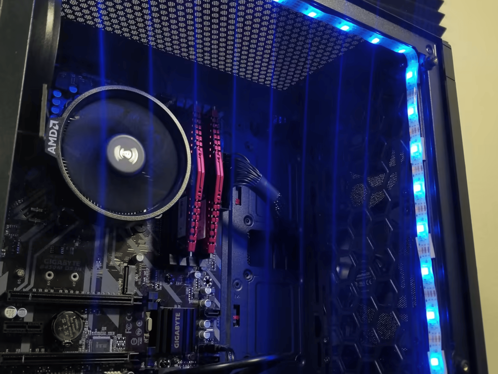 AMD Ryzen 5 5600G w/ Radeon RX Vega 7 Graphics // XPG 16GB 3200MHz // Silicon Power 512GB