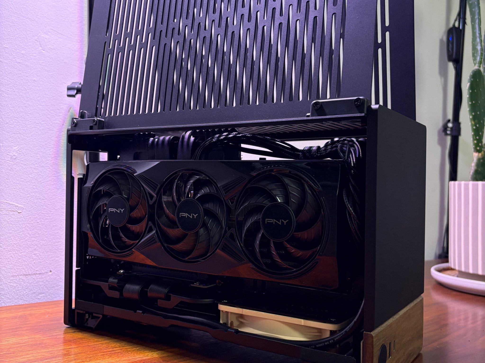 RTX 5070 | Ryzen 9 5900X | 32GB DDR4 | 1 TB SSD | 850W PSU | 1x 120MM Fan | Fractal Terra
