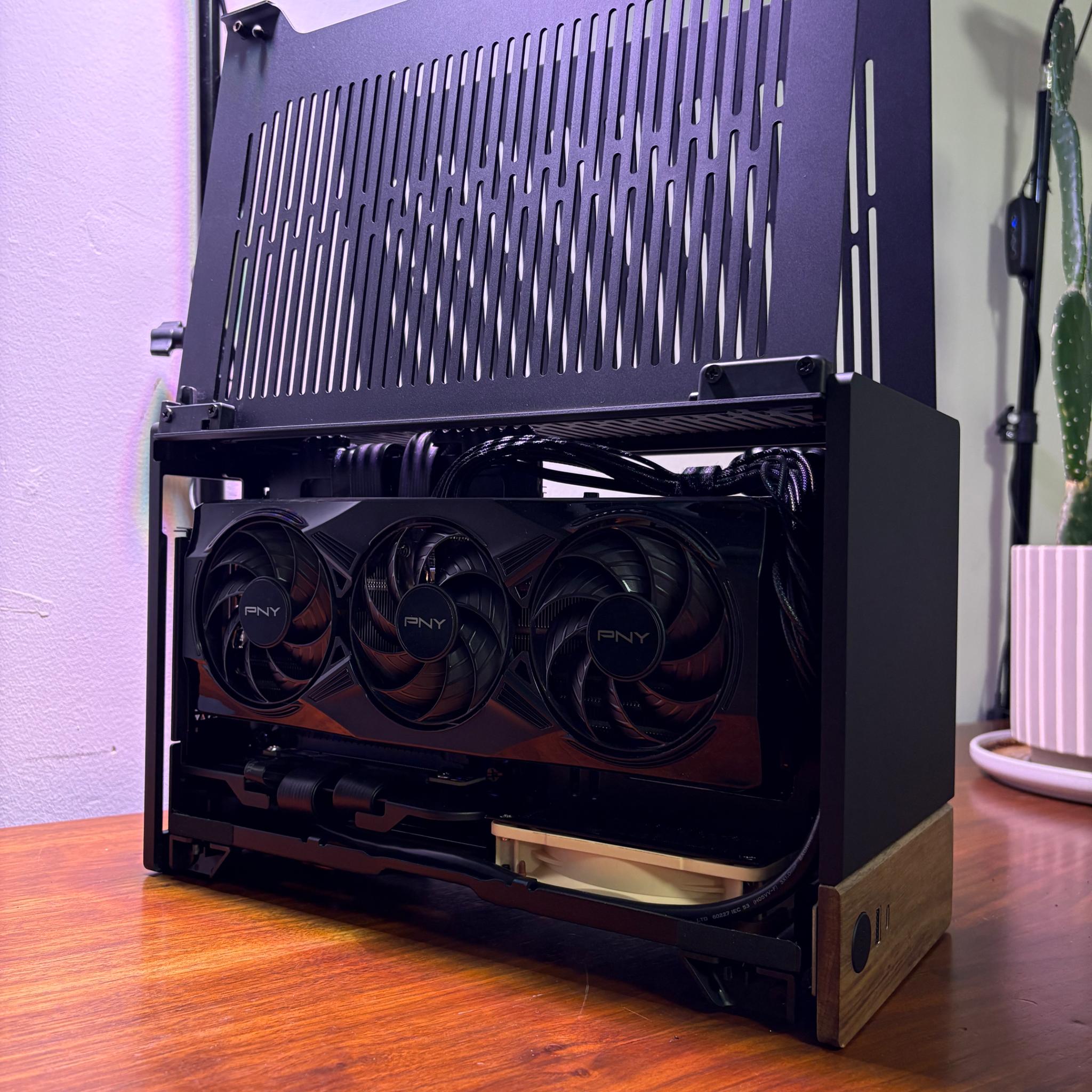 RTX 5070 | Ryzen 9 5900X | 32GB DDR4 | 1 TB SSD | 850W PSU | 1x 120MM Fan | Fractal Terra