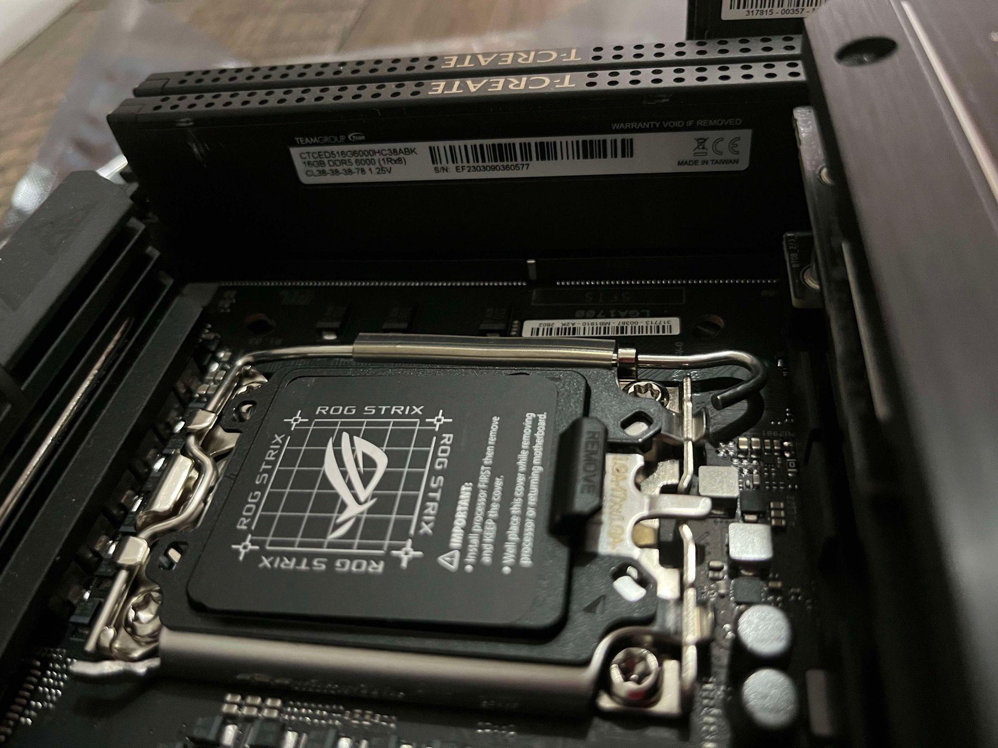 ASUS ROG Strix Z690-i ITX Motherboard