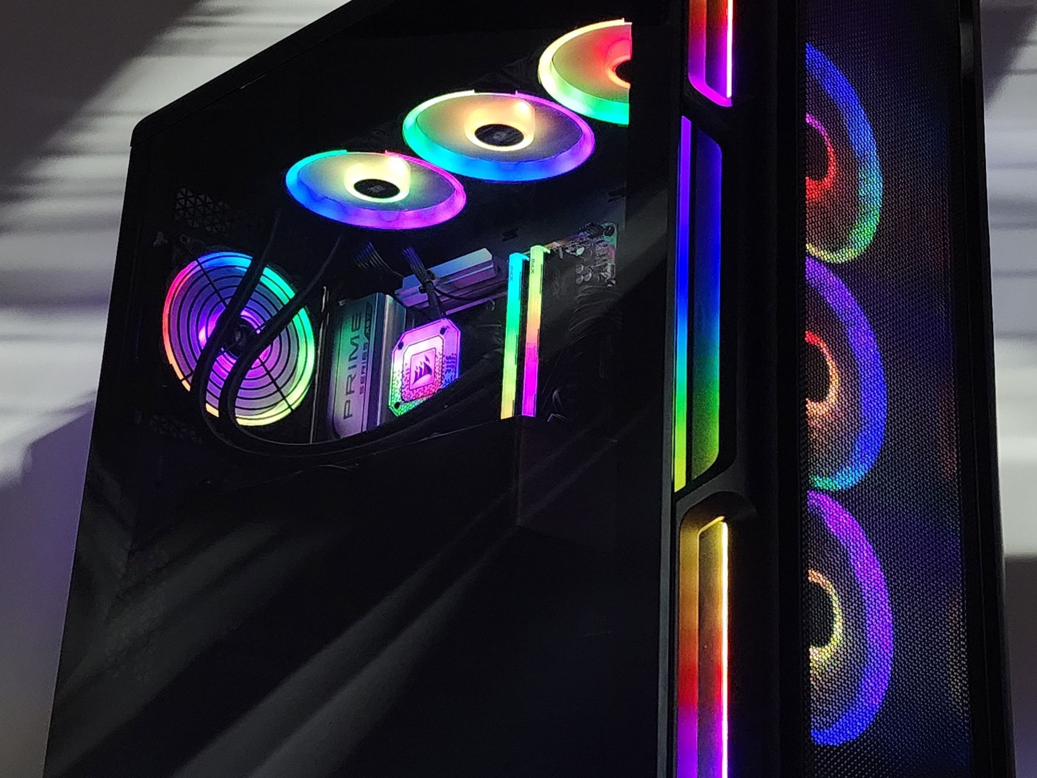 Gaming PC Ryzen 9 7950X3D 32GB RAM 2TB SSD RTX 4070 Ti SUPER 16GB Win11 Computer