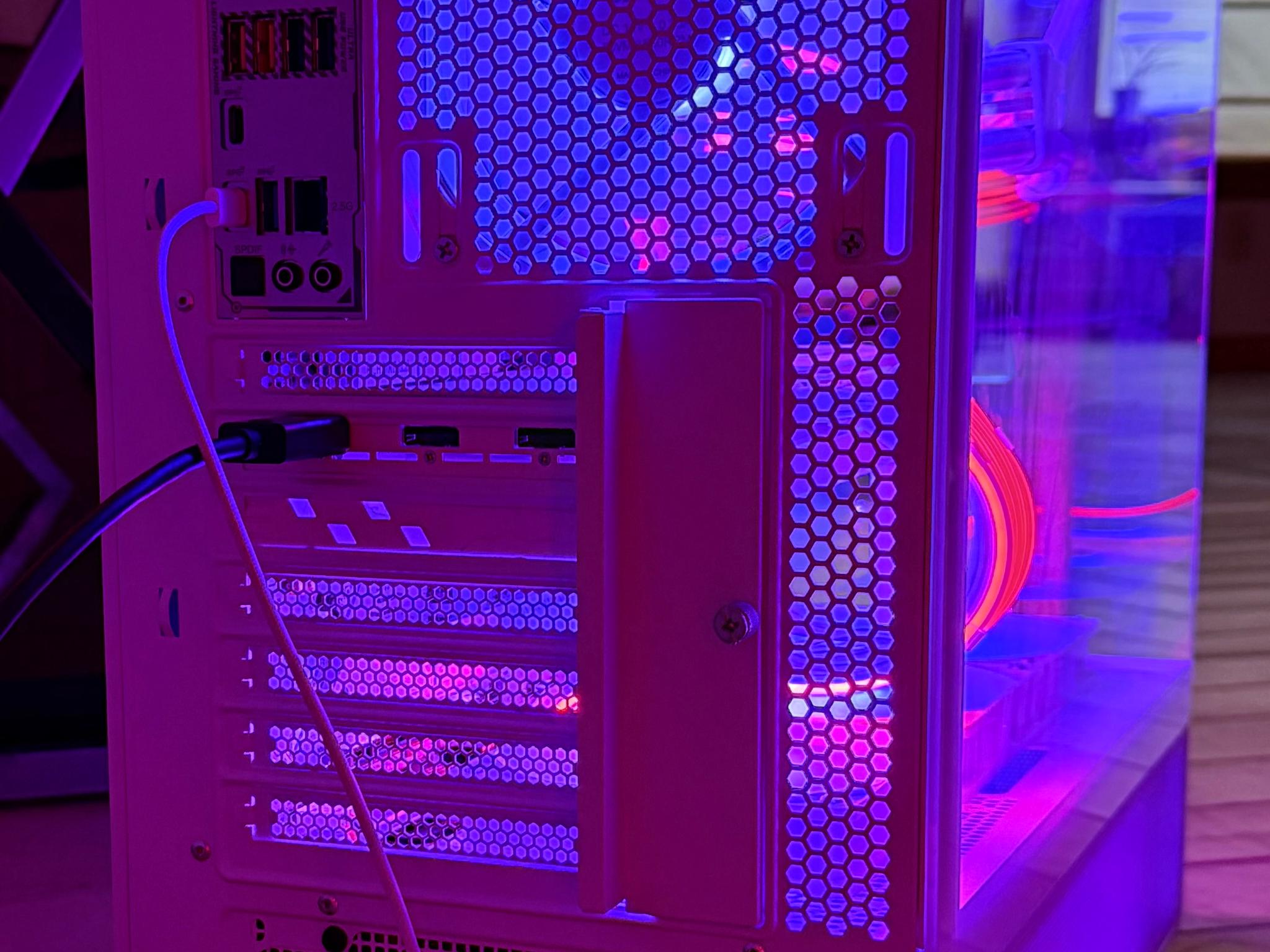 ✨NEW Custom All-White Gaming PC | Ryzen 7 7700 / RX 9060 XT 16 GB / 1 TB NVMe / DDR5 RGB