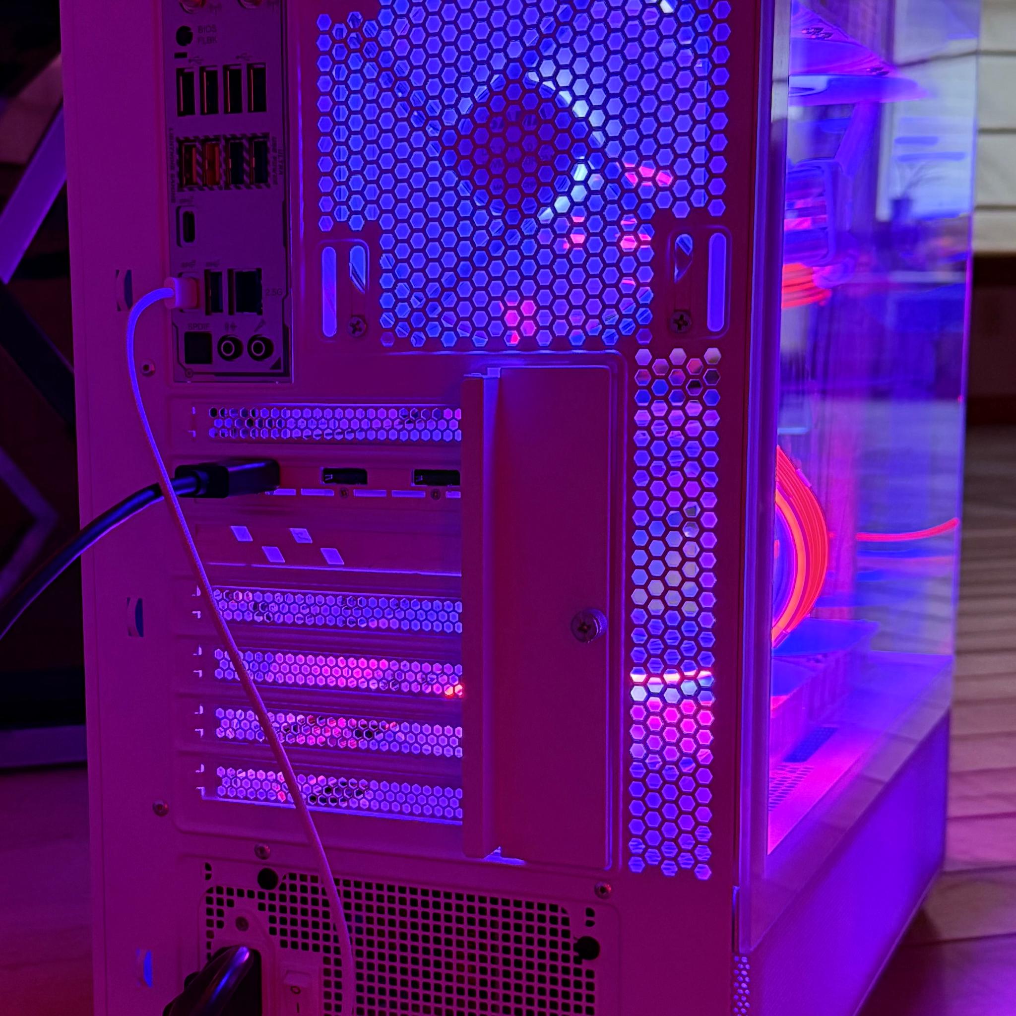 ✨NEW Custom All-White Gaming PC | Ryzen 7 7700 / RX 9060 XT 16 GB / 1 TB NVMe / DDR5 RGB