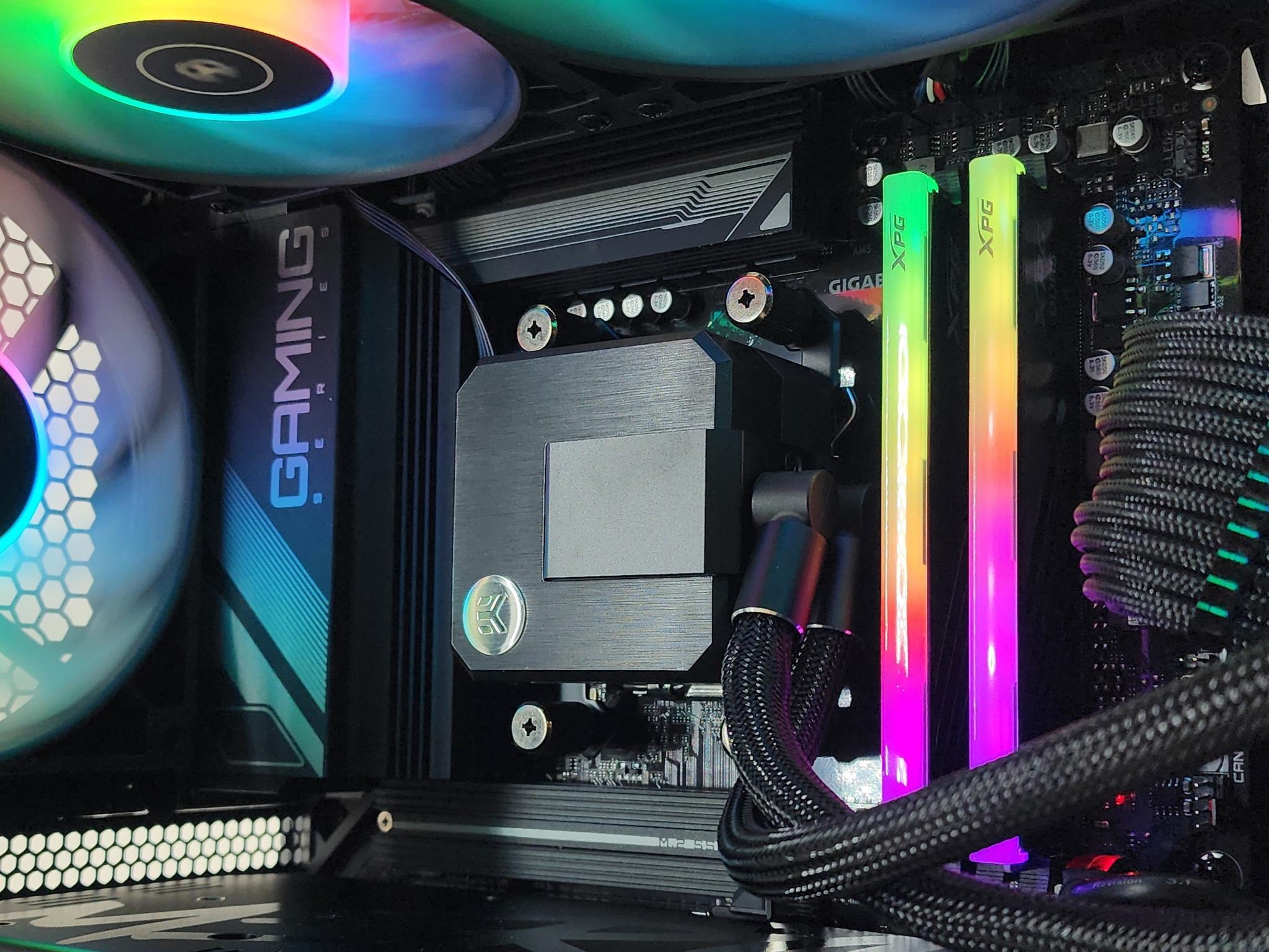 Gaming PC Ryzen 7 7800X3D 32GB RAM 2TB SSD RX 7900 XT 20GB Win11 PC