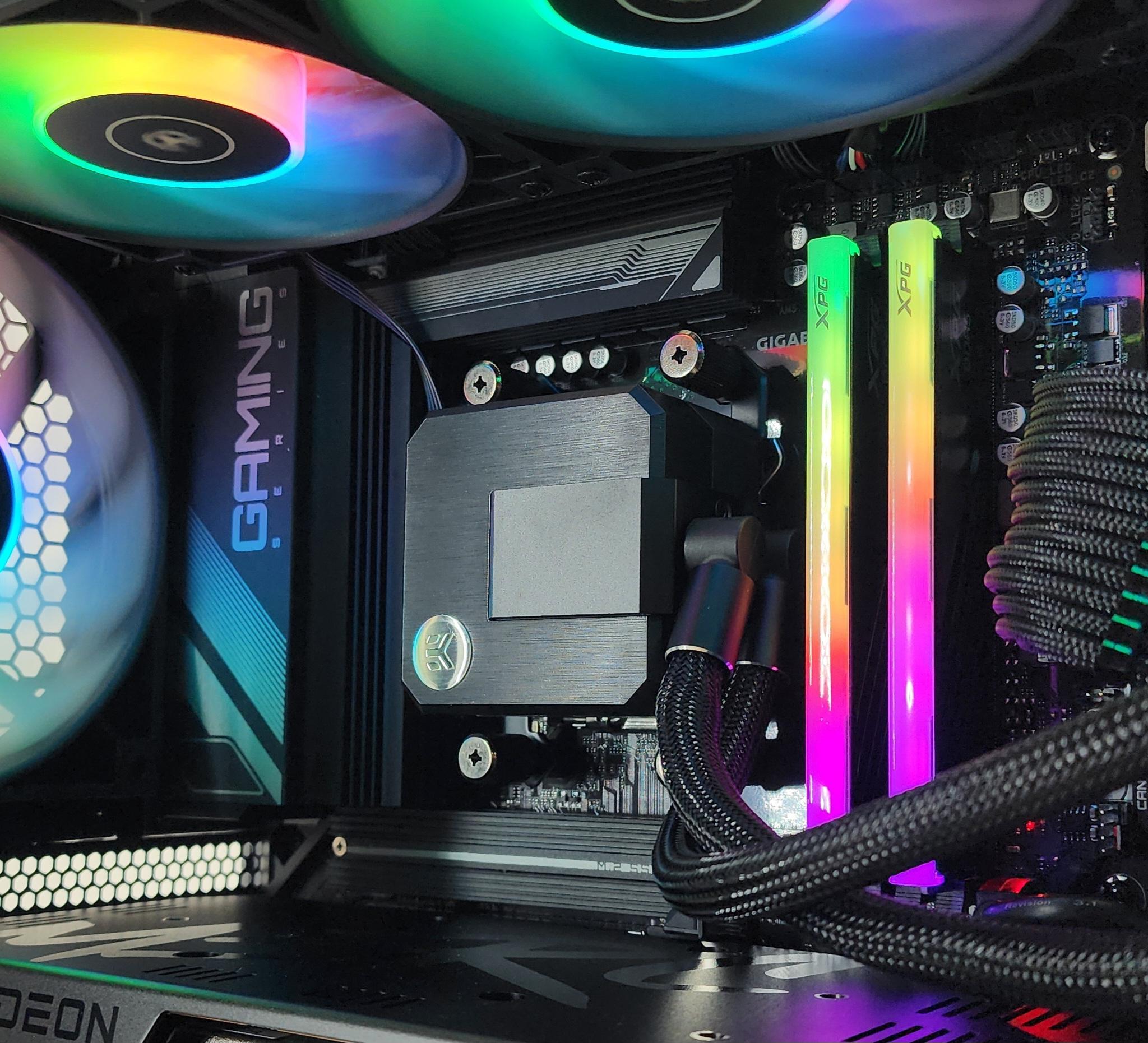 Gaming PC Ryzen 7 7800X3D 32GB RAM 2TB SSD RX 7900 XT 20GB Win11 PC