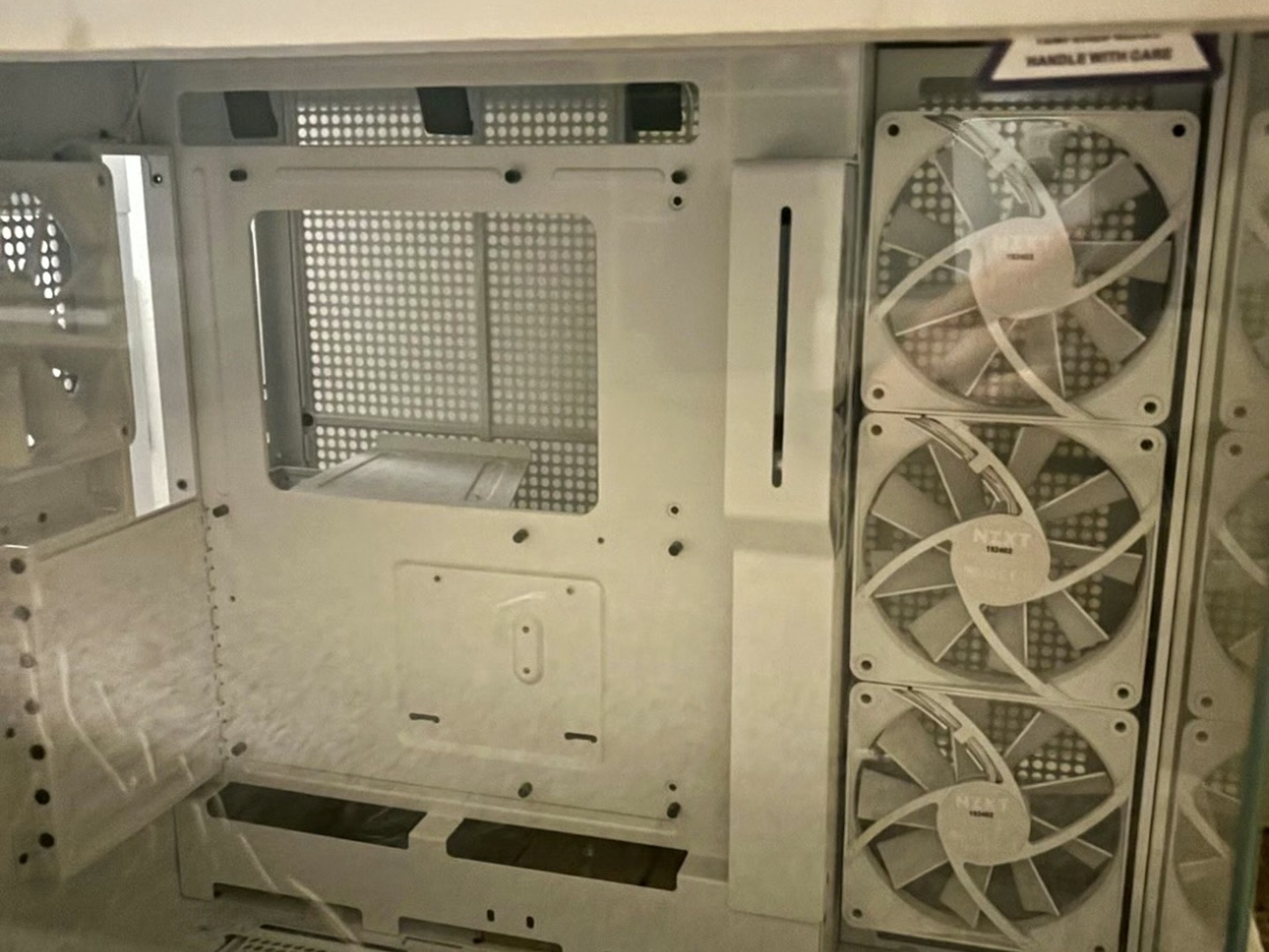 NZXT H9 Flow (WHITE - Tempered Glass)