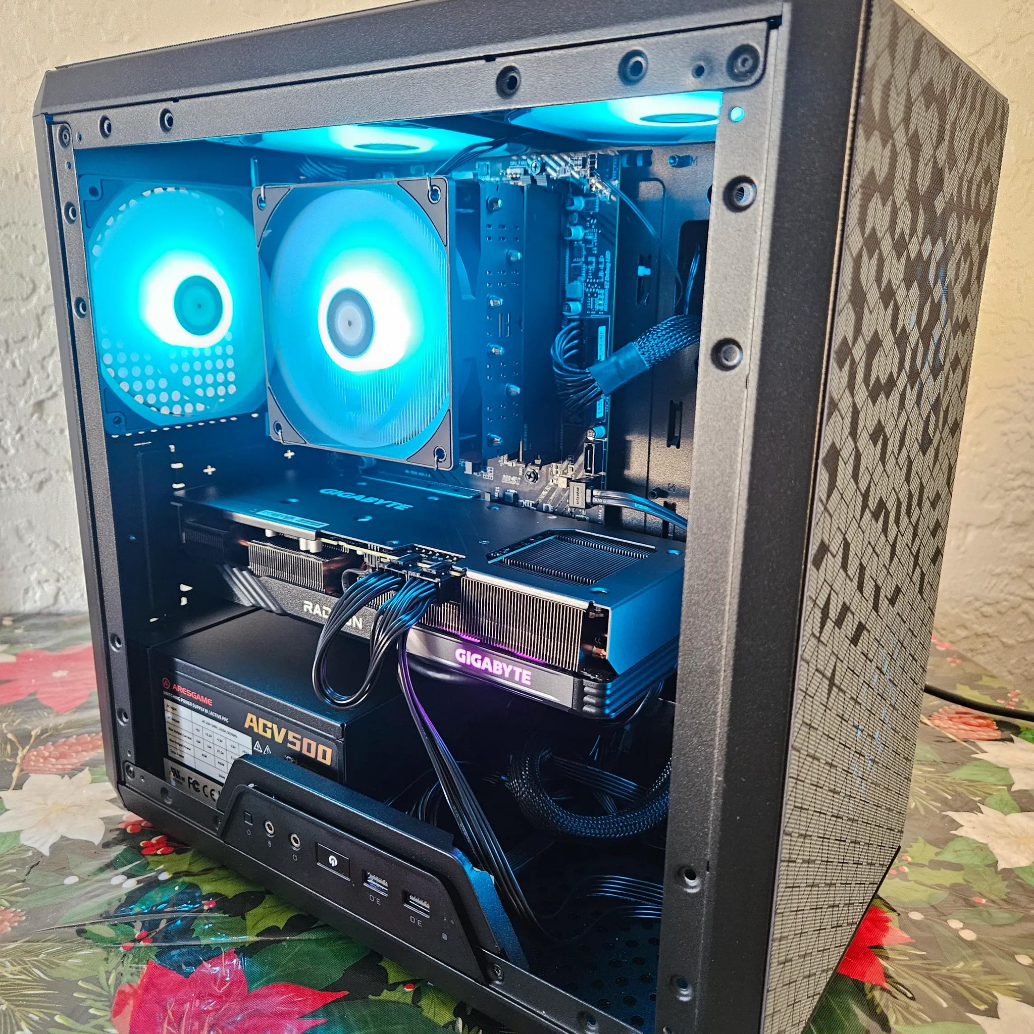 Ryzen 5 8500G ● Gigabyte 7600xt OC 16gb ● 16gb DDR5 5200MHz