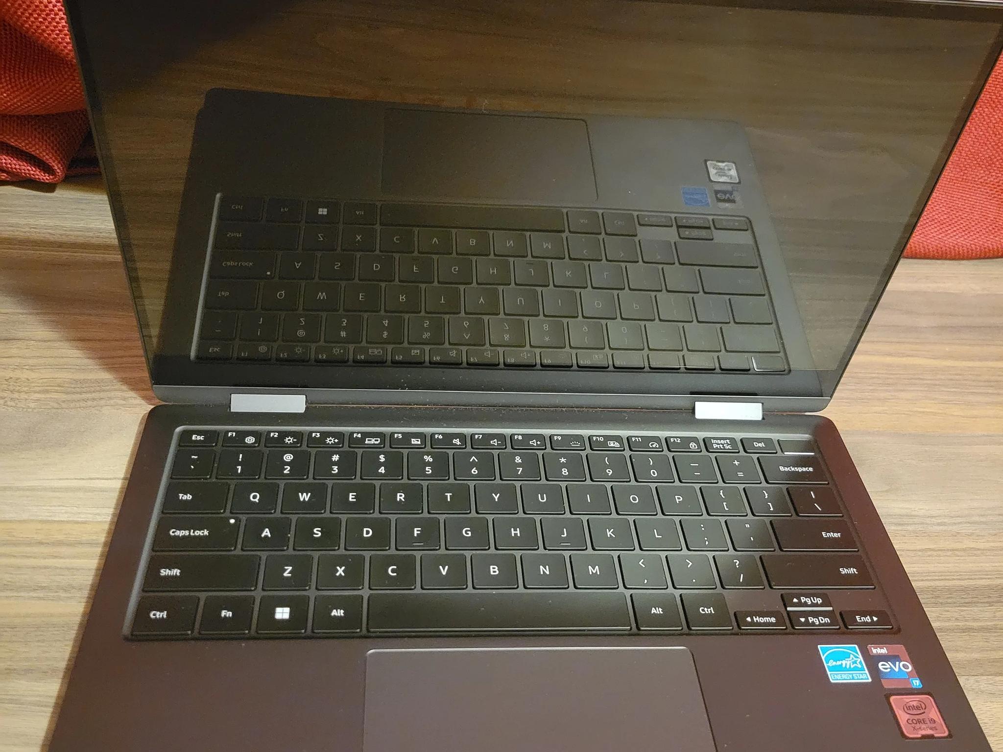 Samsung Book 2 360 Laptop - intel Evo i5 - 256gb Ssd - 13.3" AmoLED Touch Screen