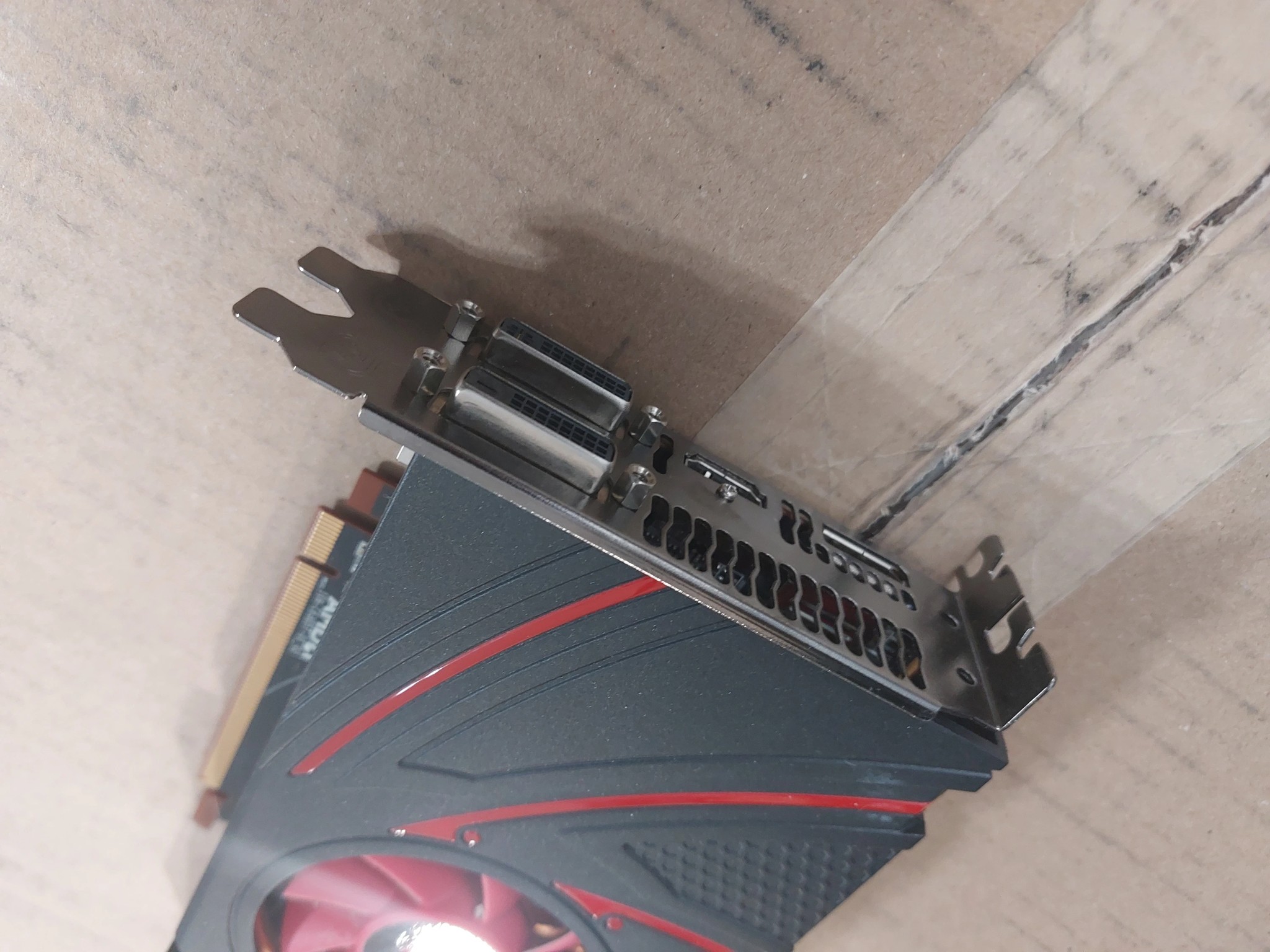Radeon R9 270