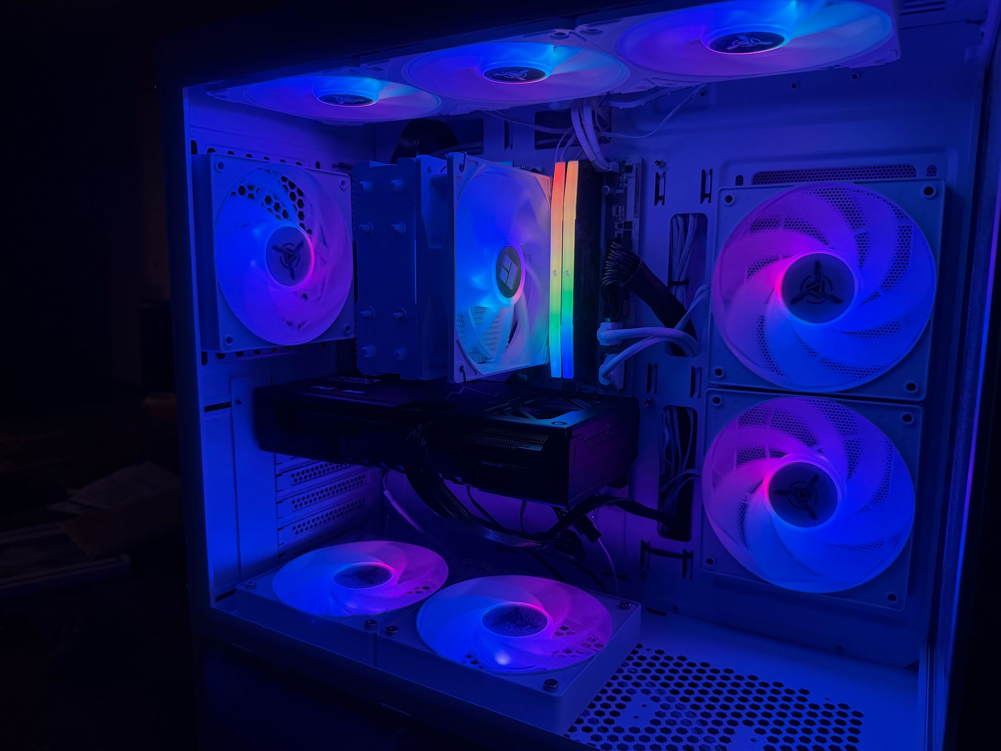 AMD Gaming PC 9060XT 16gb/Ryzen 5 9600x
