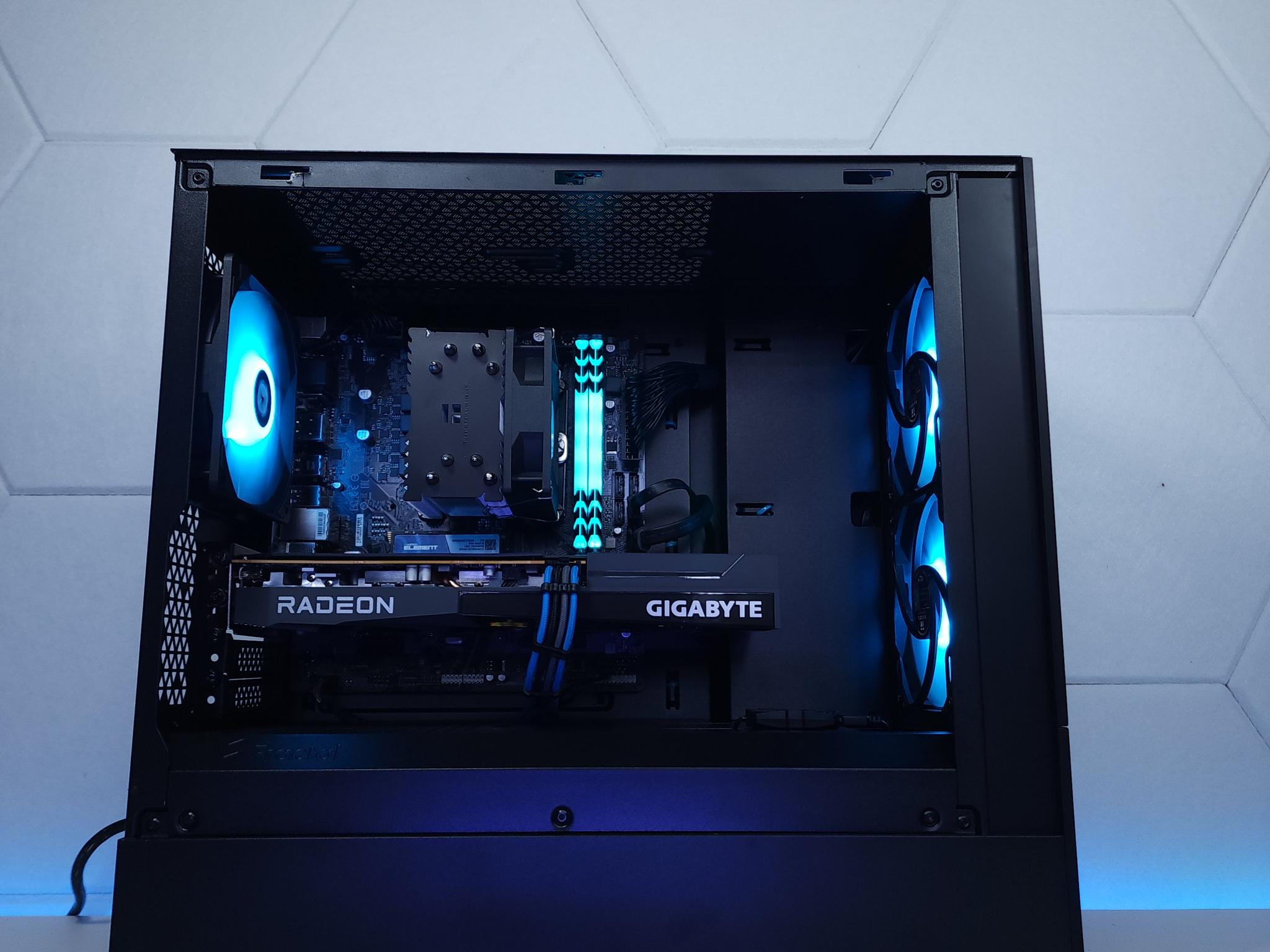 💙🖤1080p Gaming | RX 6600 | Core i3 12100F | 16GB 3200MHz | 1TB NVMe SSD