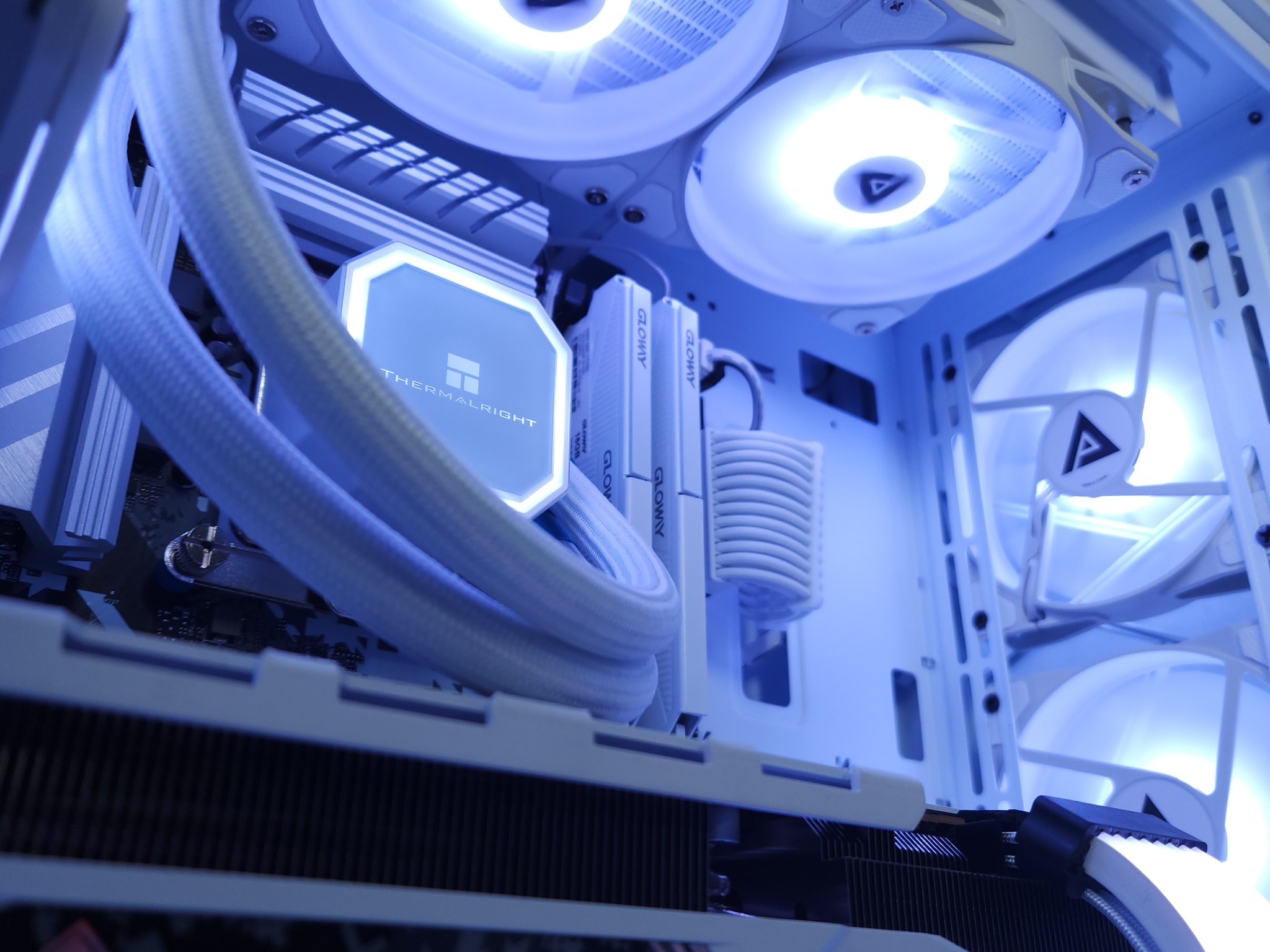 🤍🤍RX 7700XT | Core i5 12600K | 32GB 3200MHz | 1TB NVMe SSD Gen 4