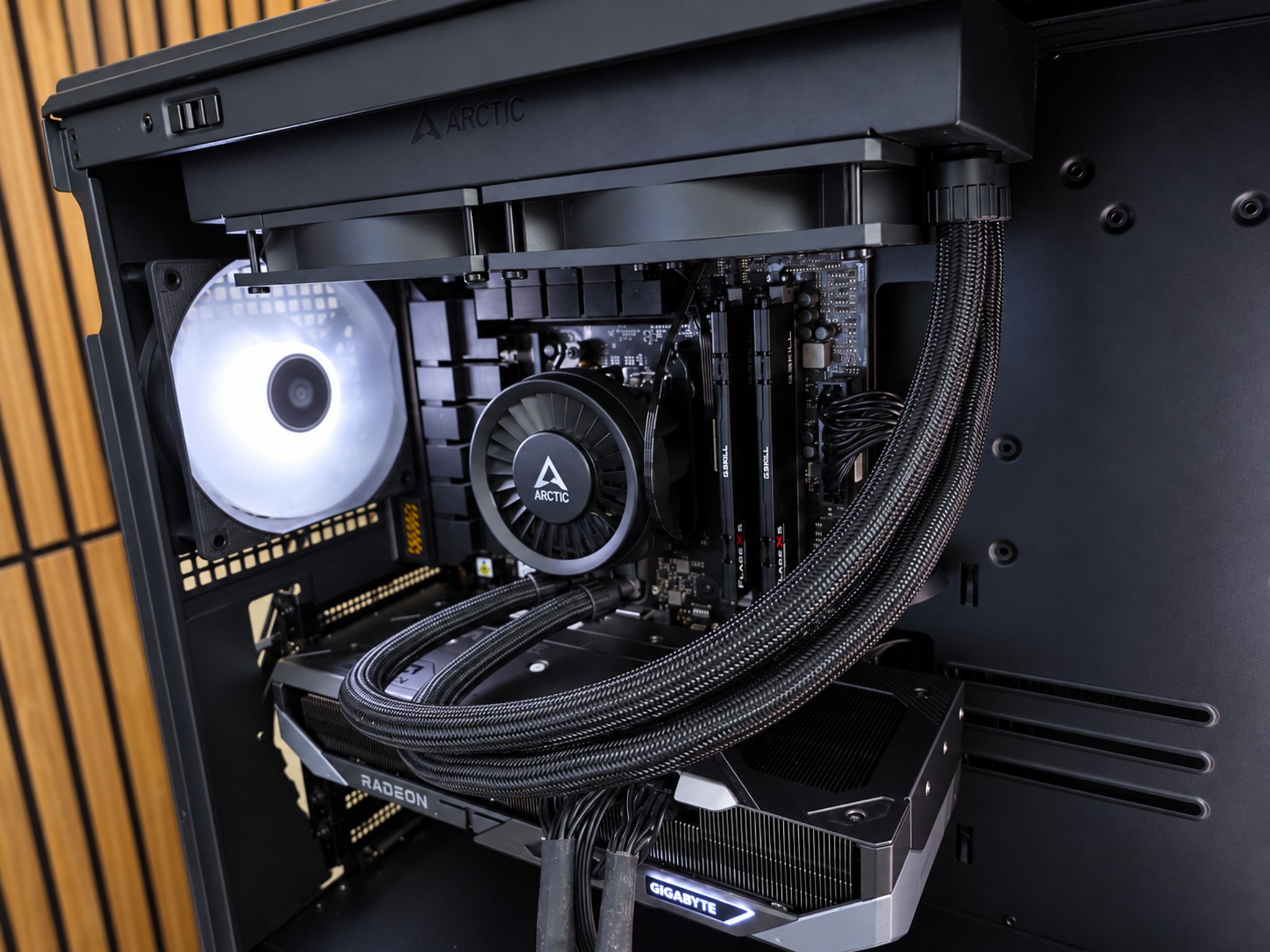4K Gaming PC | 9800X3D | RX 9070XT 16GB | 32GB DDR5 | 2TB NVME | Windows 11 | Wifi