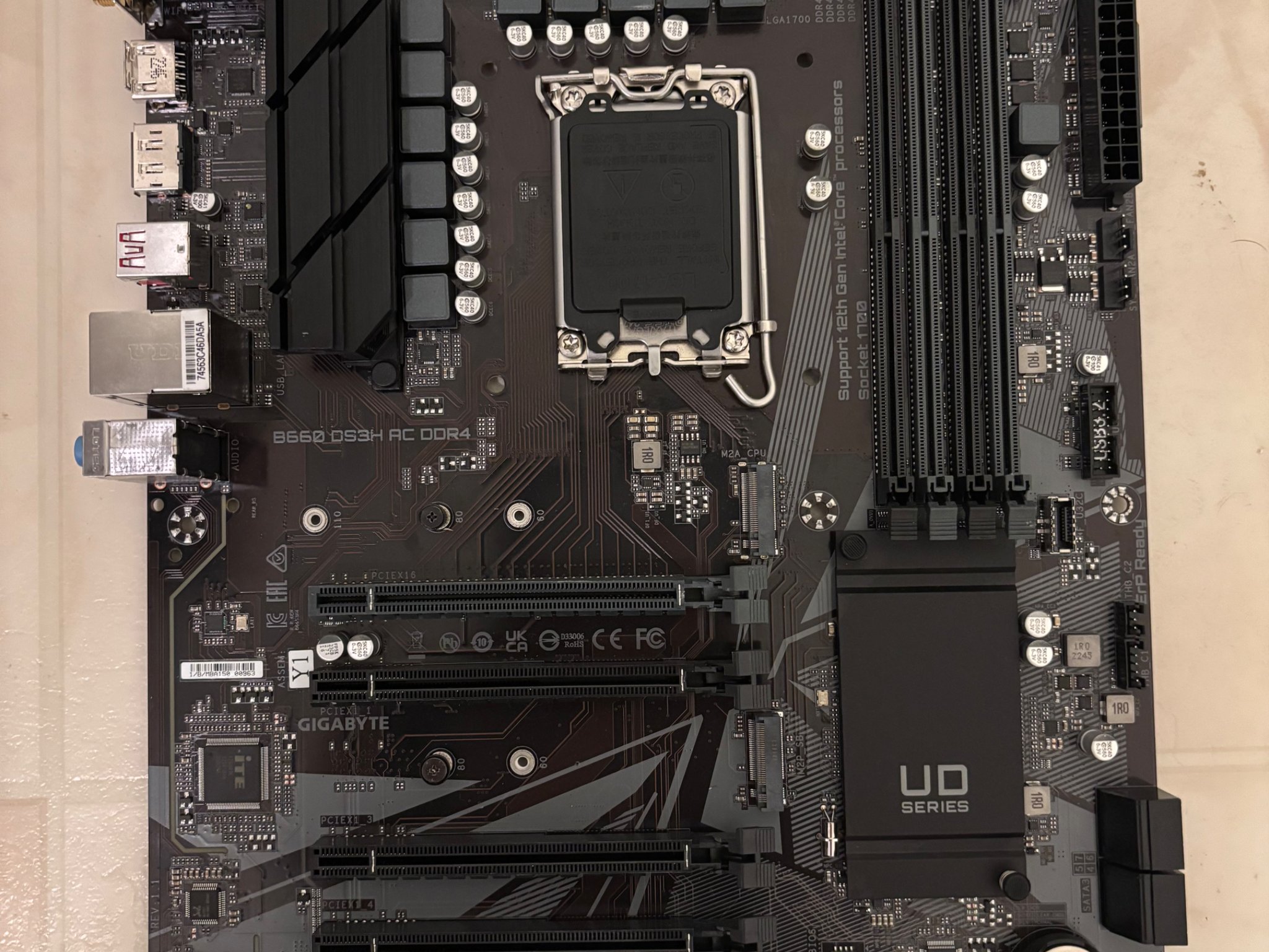 GIGABYTE B660 DS3H AC DDR4 (LGA 1700/ Intel/B660/ATX/DDR4/ Dual M.2/ PCIe 4.0)