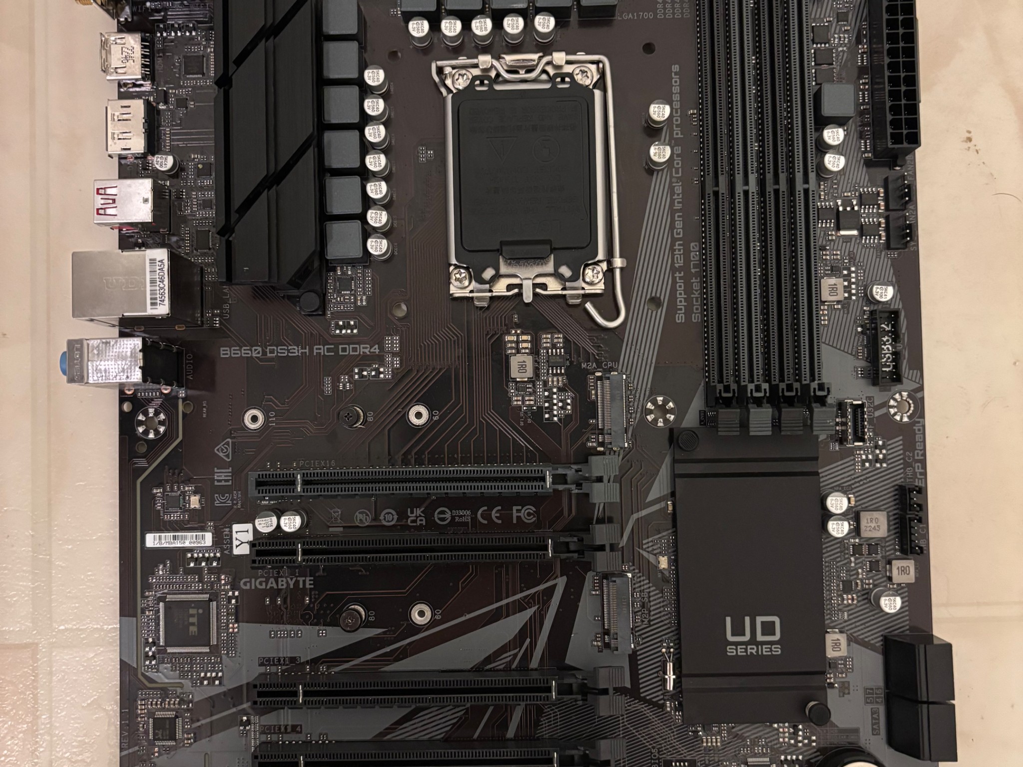 GIGABYTE B660 DS3H AC DDR4 (LGA 1700/ Intel/B660/ATX/DDR4/ Dual M.2/ PCIe 4.0)