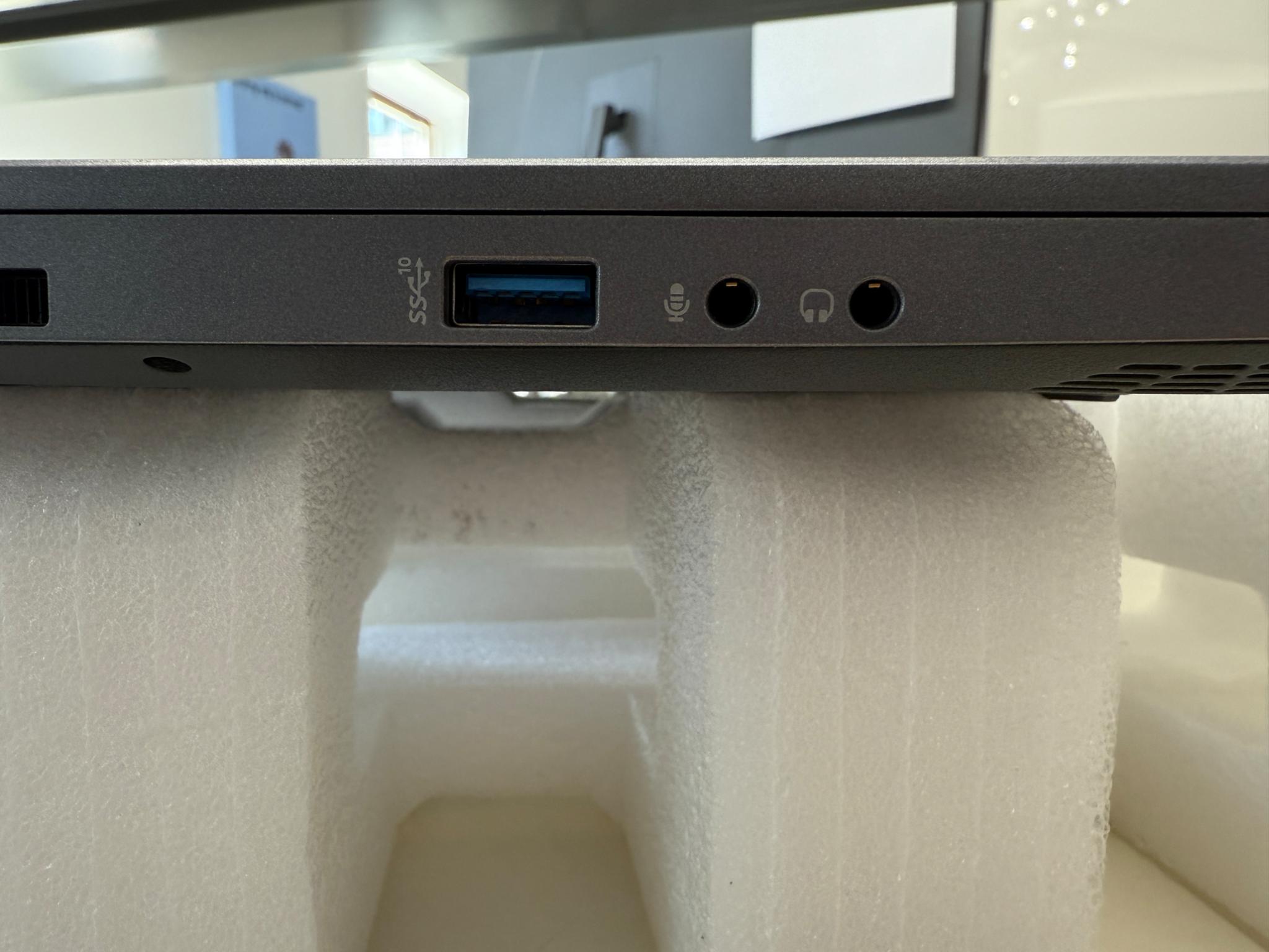 Eluktronics Max-15, i7-10875H, RTX 2070 Super, 32GB RAM, 1TB SSD, 240HZ