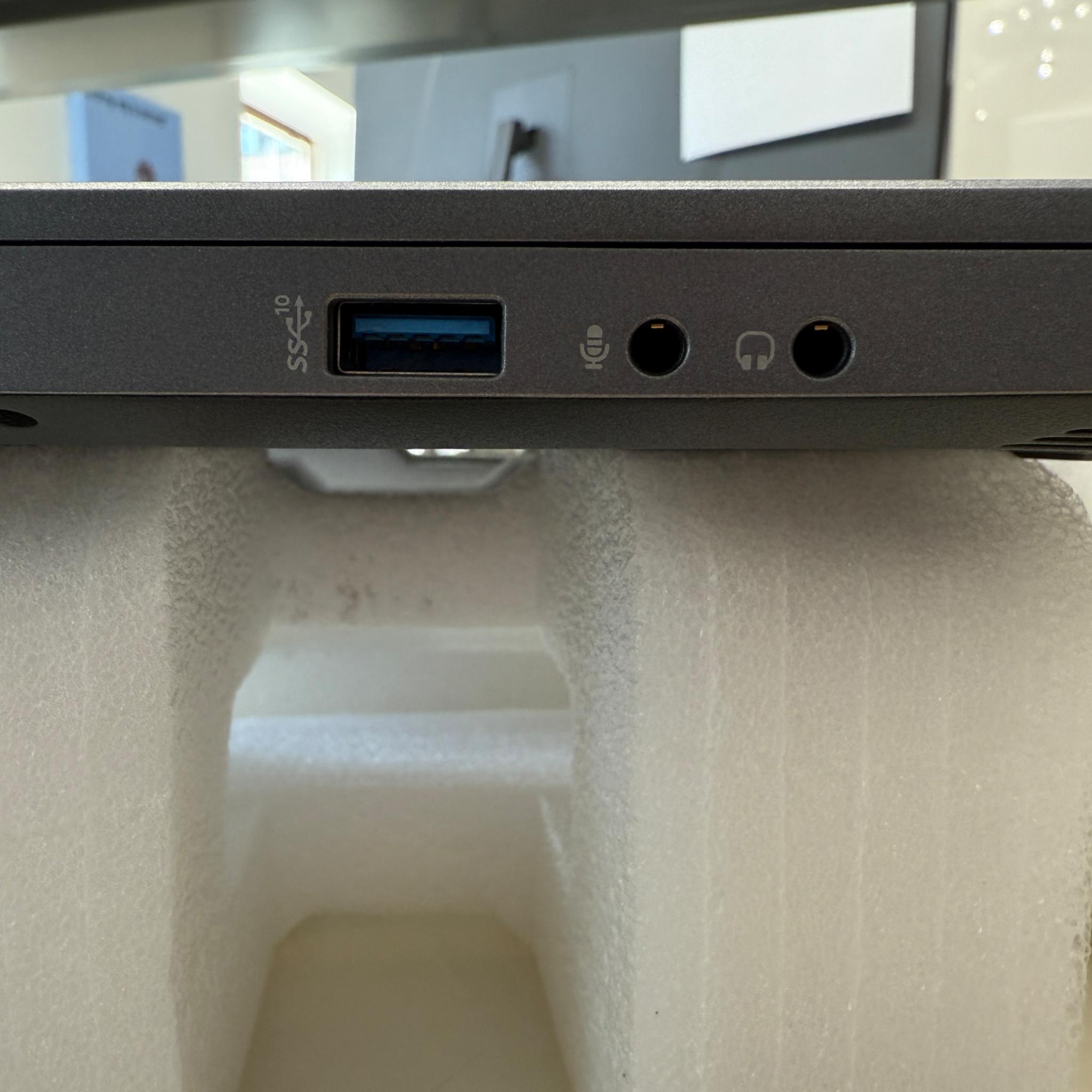 Eluktronics Max-15, i7-10875H, RTX 2070 Super, 32GB RAM, 1TB SSD, 240HZ