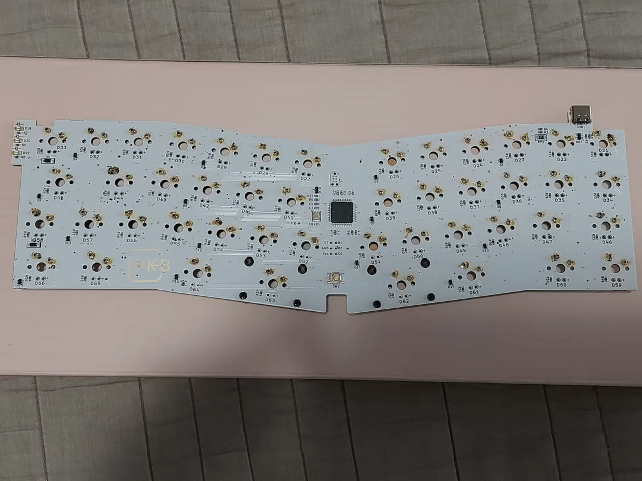 Prime_E Ergo 45% Keyboard Kit With Kailh Box Creams (Hotswappable)