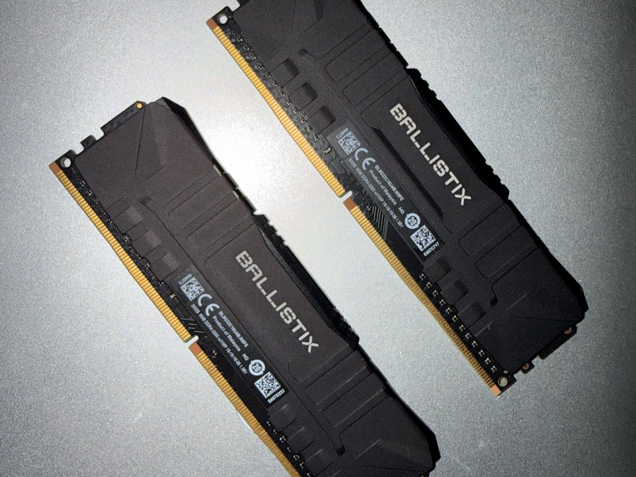 16gb (2x8gb)Crucial Ballistix DDR4-3200MHz | Jawa