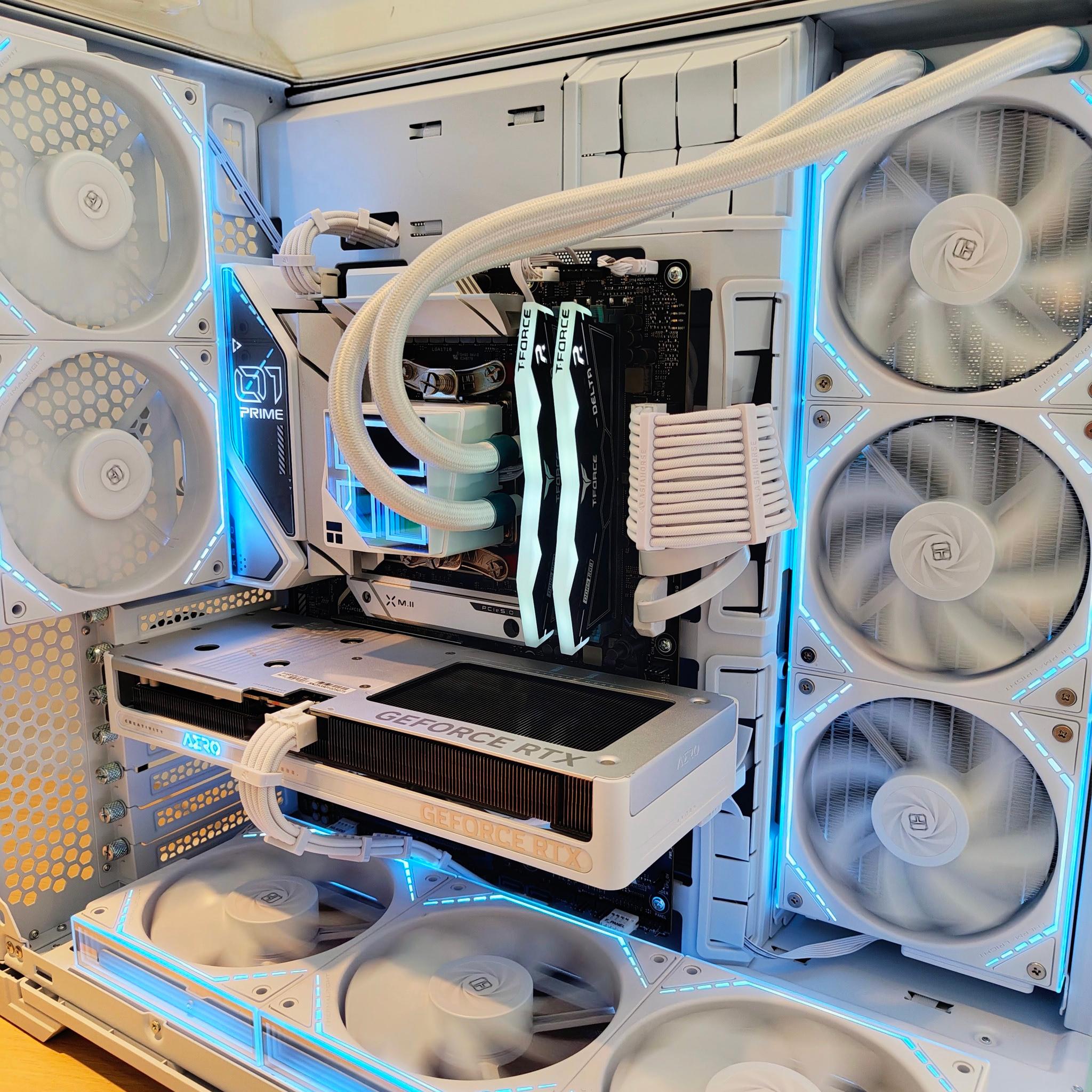 Glacier 🧊 RTX 5060 TI (16GB) | Ryzen 7 7700X | 32GB DDR5 | Gaming PC