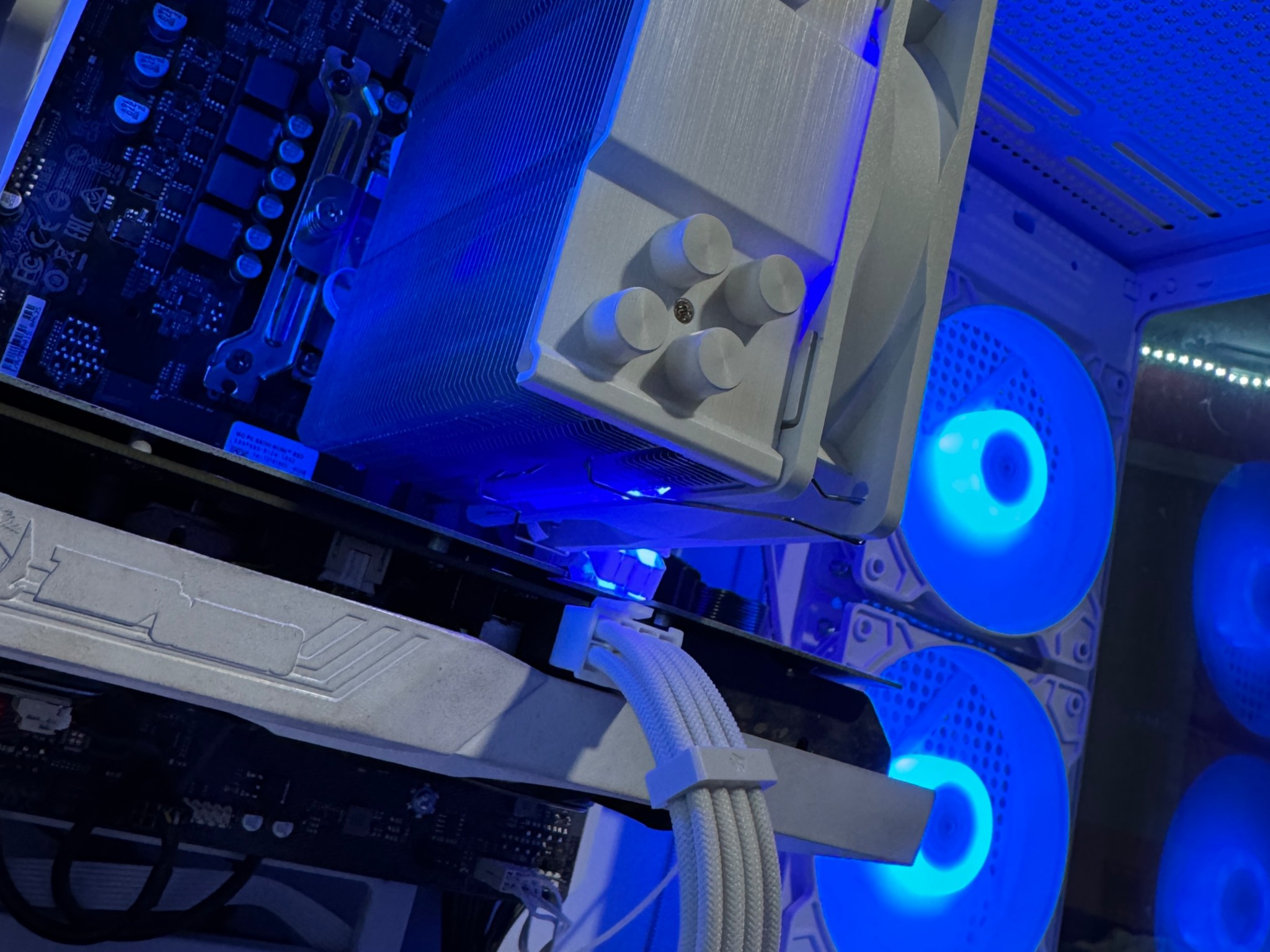 White RTX Fishtank GaminG PC | RTX 3060 12GB | i5 12400F | 16GB DDR4 | 512GB NvMe