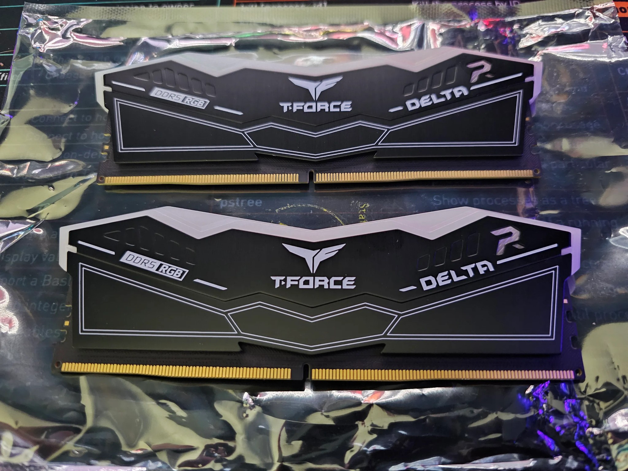 RGB TEAMGROUP T-Force 32GB (2x16GB) DDR5-6000 CL30 RAM