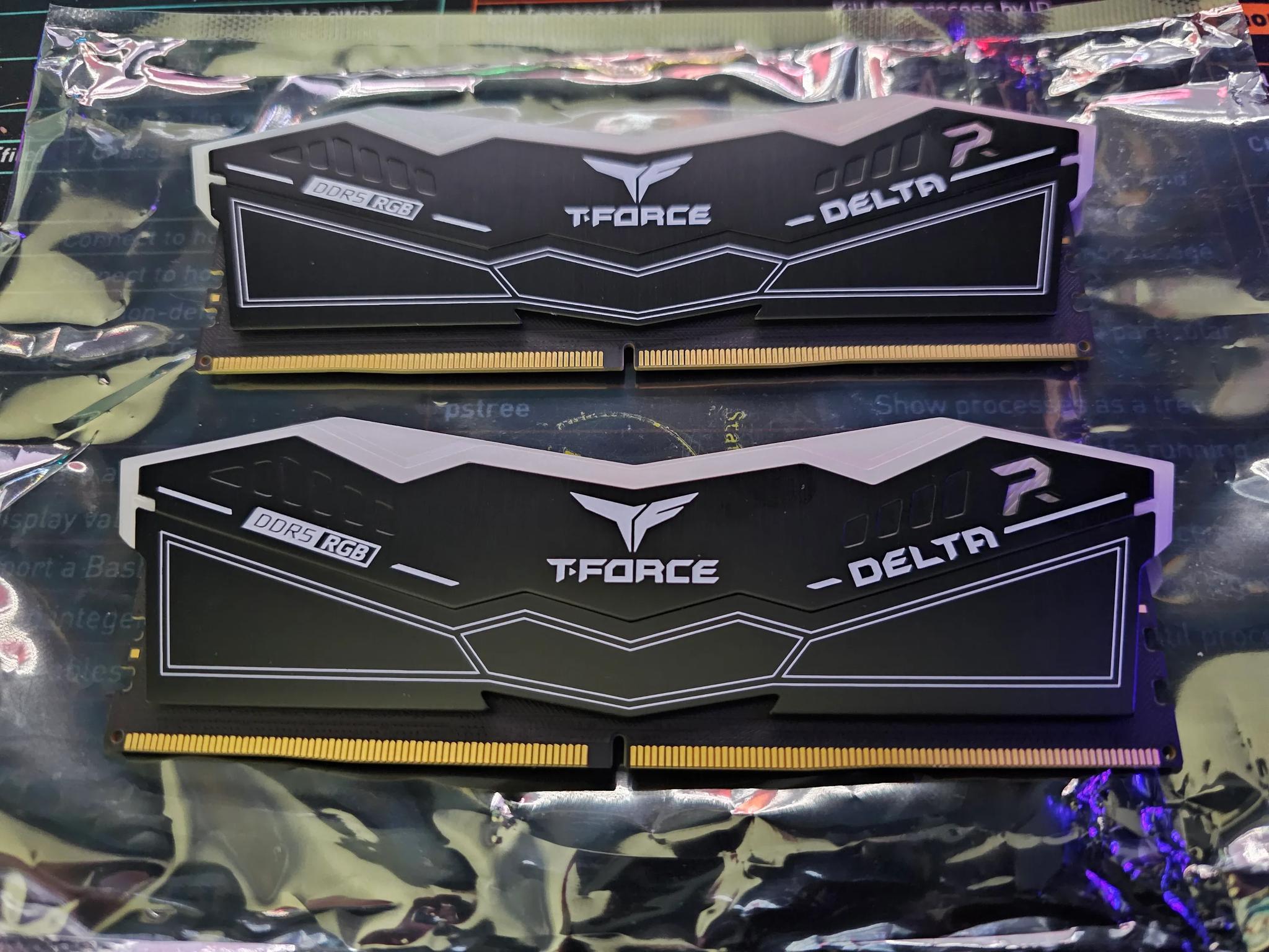 RGB TEAMGROUP T-Force 32GB (2x16GB) DDR5-6000 CL30 RAM