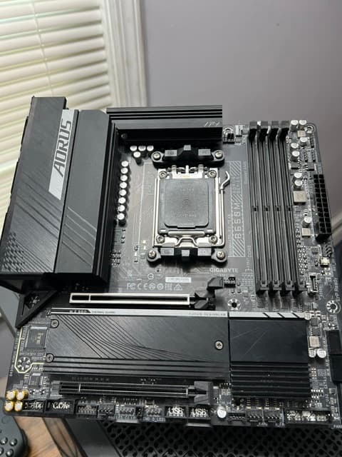GIGABYTE B650M AORUS ELITE AX - Image 1