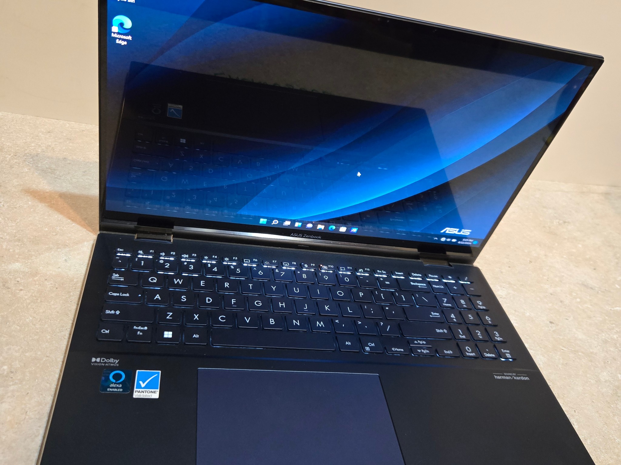 Asus Zenbook 15.4" Laptop - 512GB SSD - intel i7 - 16GB Ram - Model Q529Z