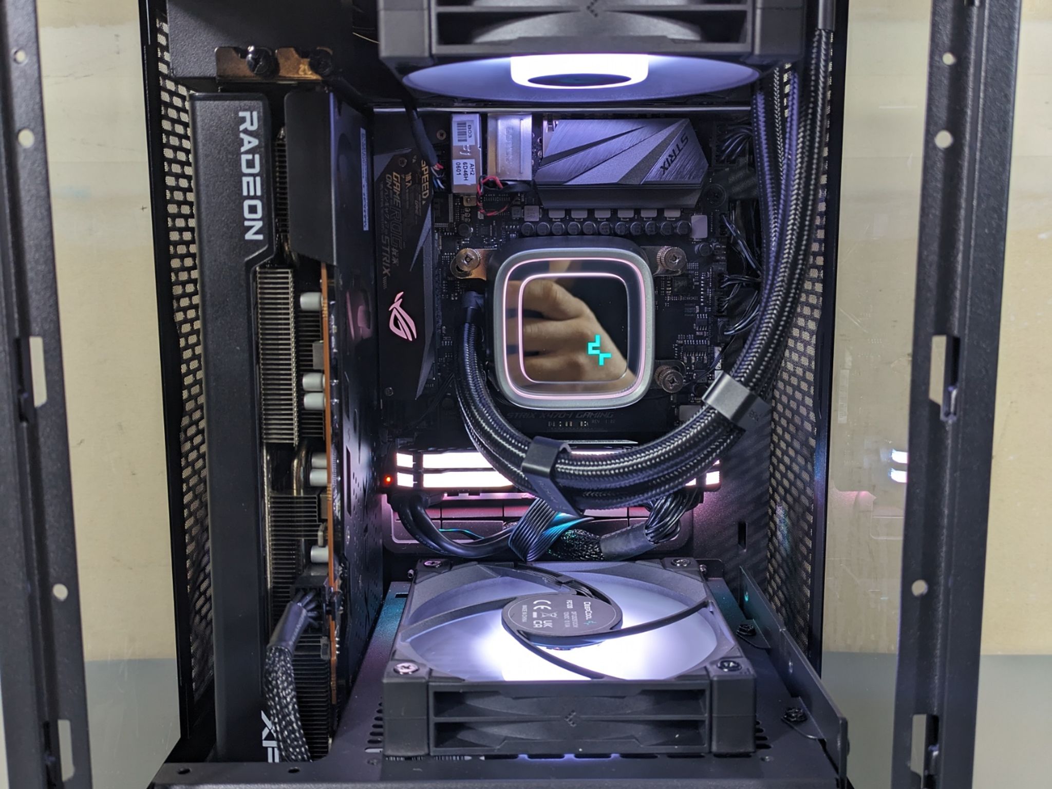Thermaltake Tower 100 ITX Gaming PC | Ryzen 5 3600 | RX 6600 XT | 1 TB M.2