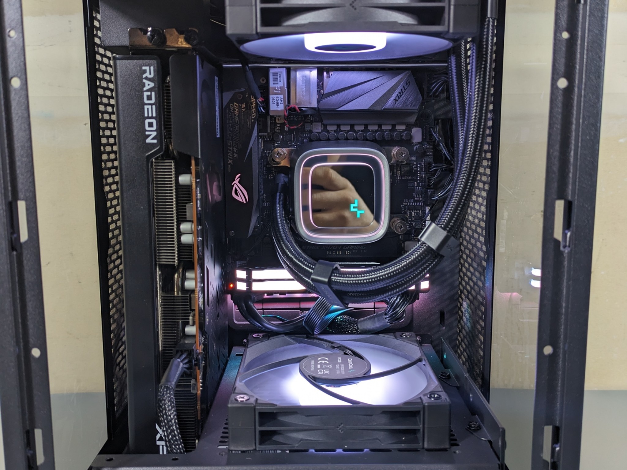 Thermaltake Tower 100 ITX Gaming PC | Ryzen 5 3600 | RX 6600 XT | 1 TB M.2