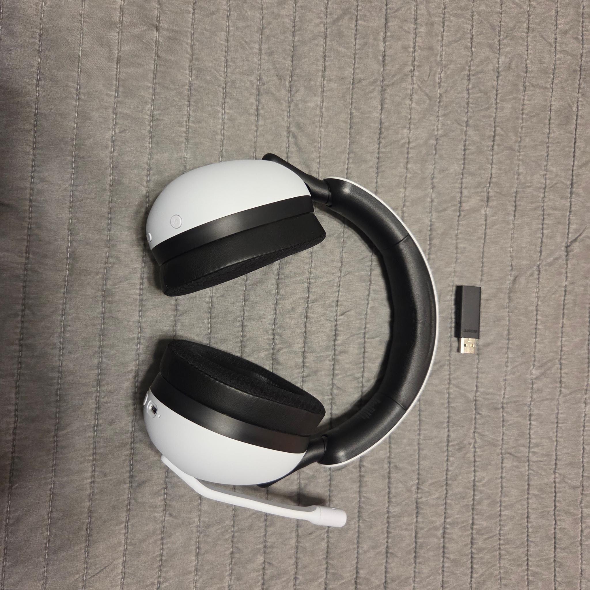 PlayStation Inzone H9 (Gen 1) headset in White (Excellent Condition)