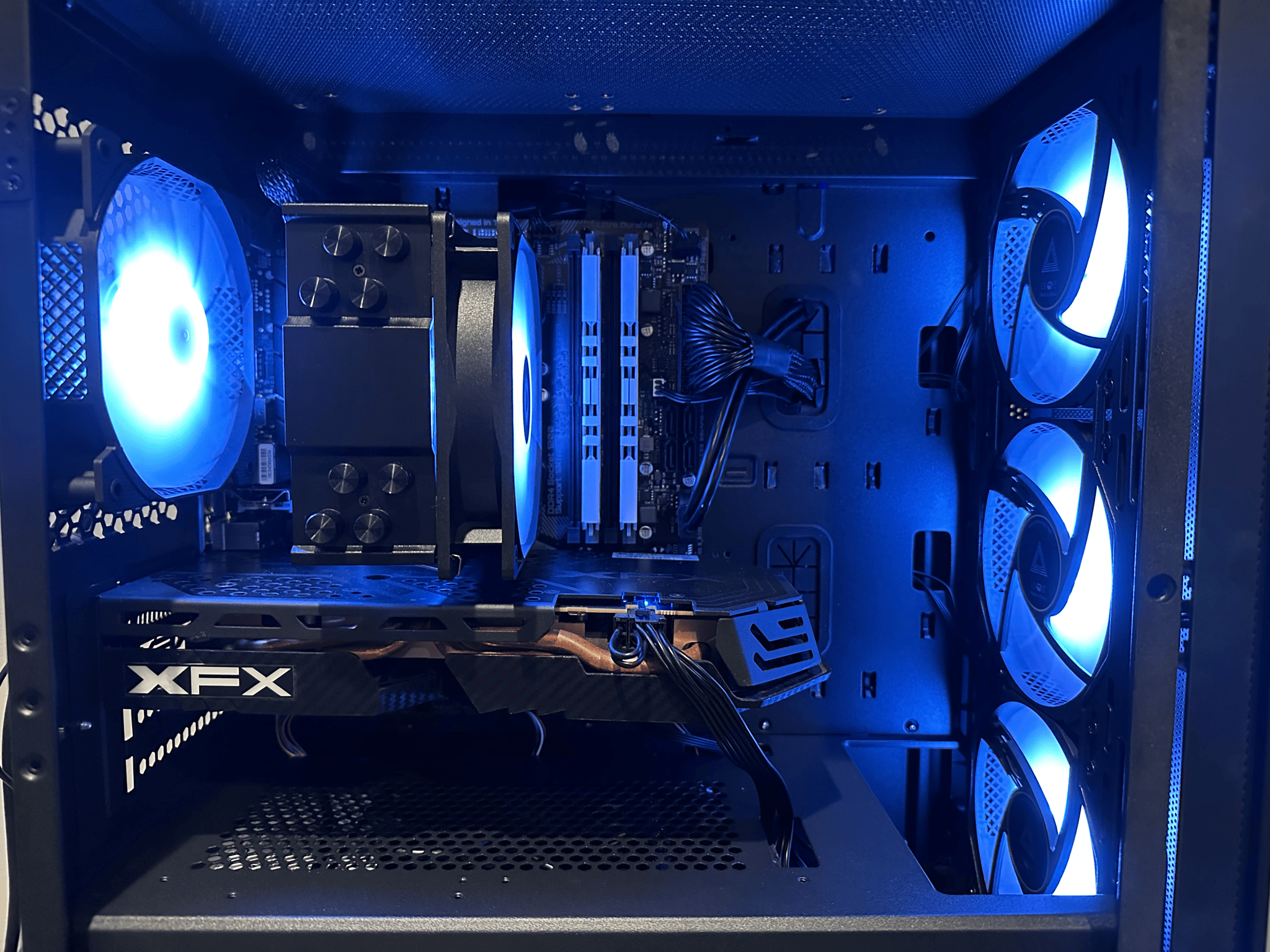 Gaming PC - 8GB Radeon RX 580 - Intel i3 10100F - 16 GB RAM