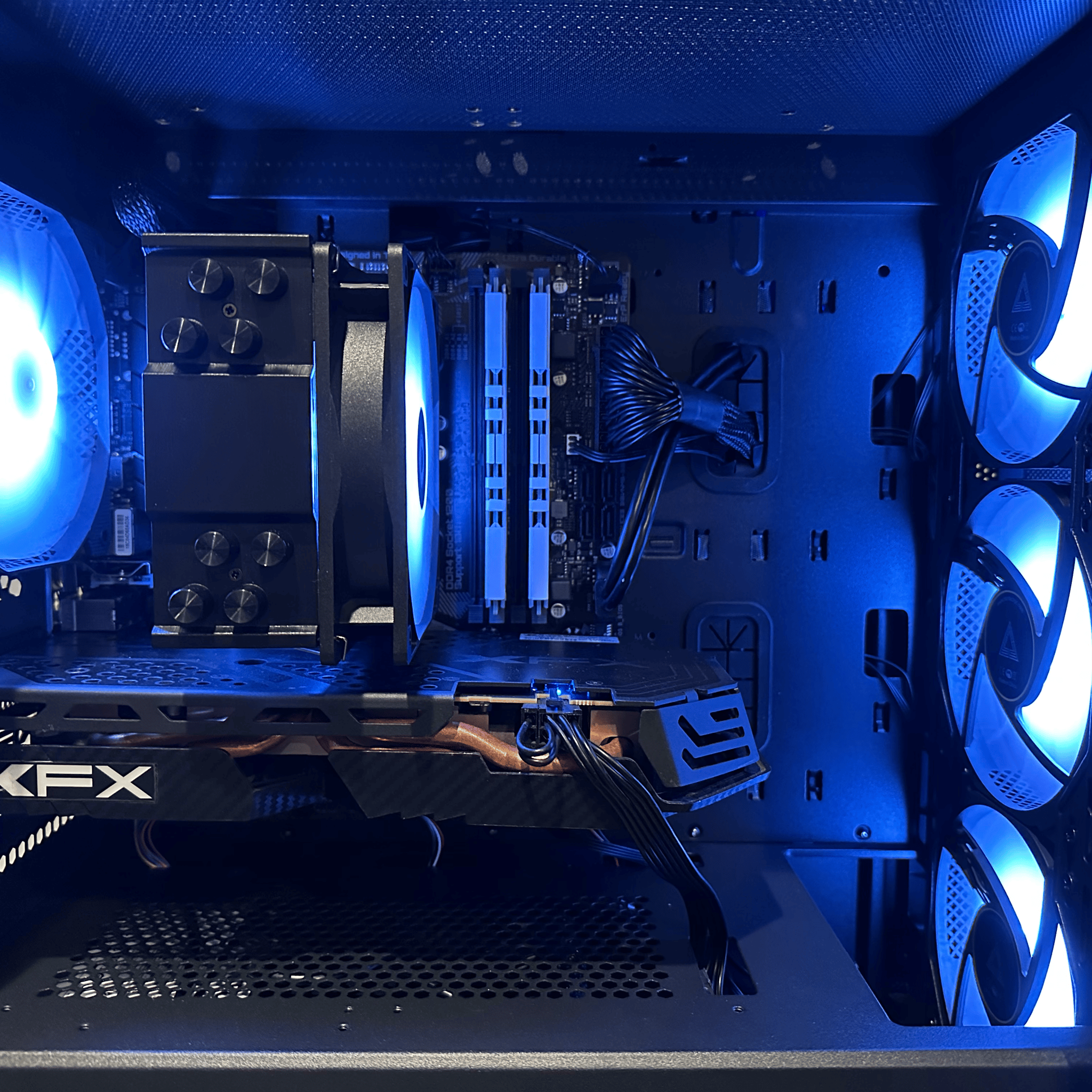 Gaming PC - 8GB Radeon RX 580 - Intel i3 10100F - 16 GB RAM